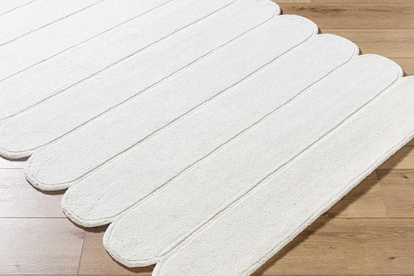 White Wool Area Rug with Scallop Edge - Boutique Rugs