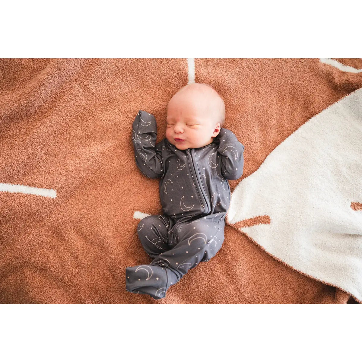 Arrow Blanket - Caramel/Cream - Harp Angel Boutique