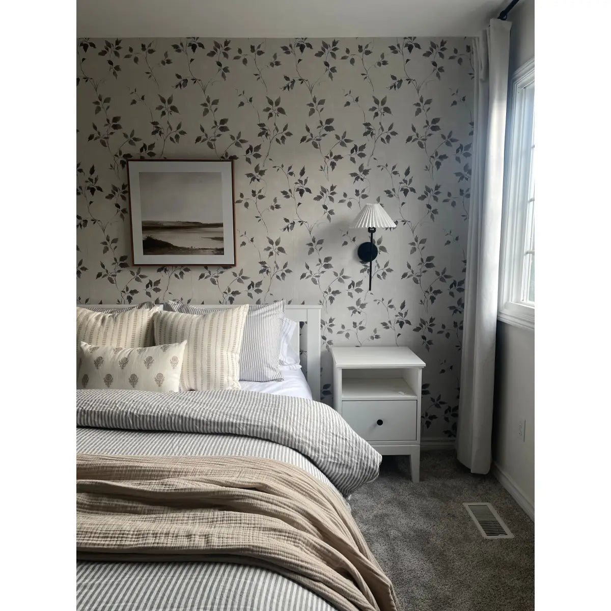 Augustus Wallpaper - Gray Leafy Vines - Loomwell Home Goods