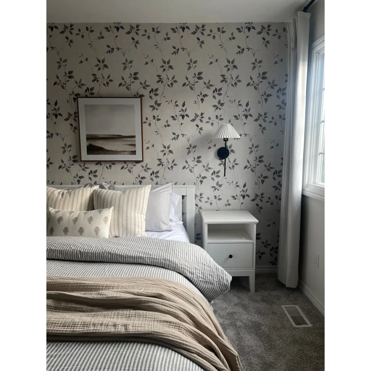 Augustus Wallpaper - Gray Leafy Vines - Loomwell Home Goods