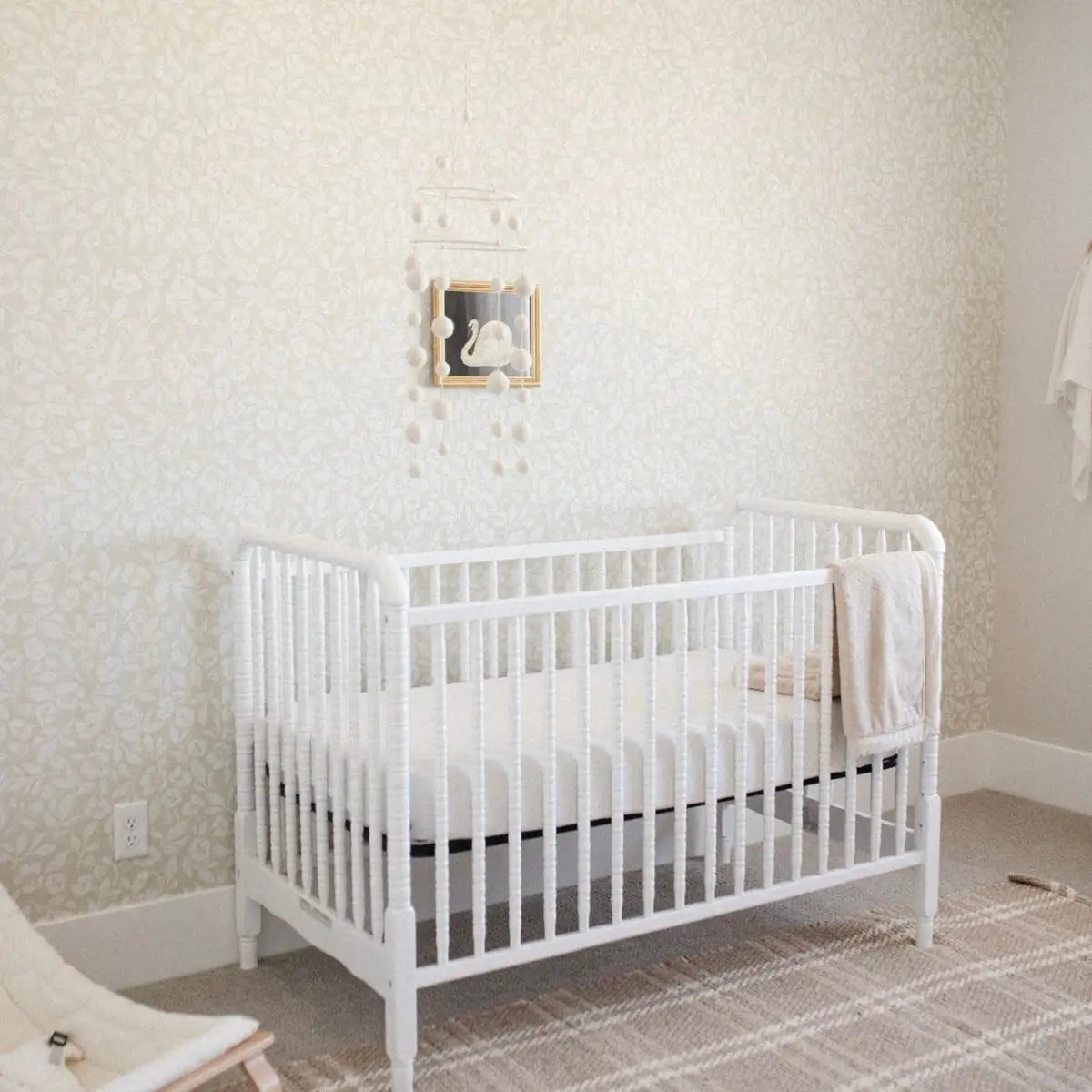 Aynsley Wallpaper - Simple Flowers - Loomwell Home Goods