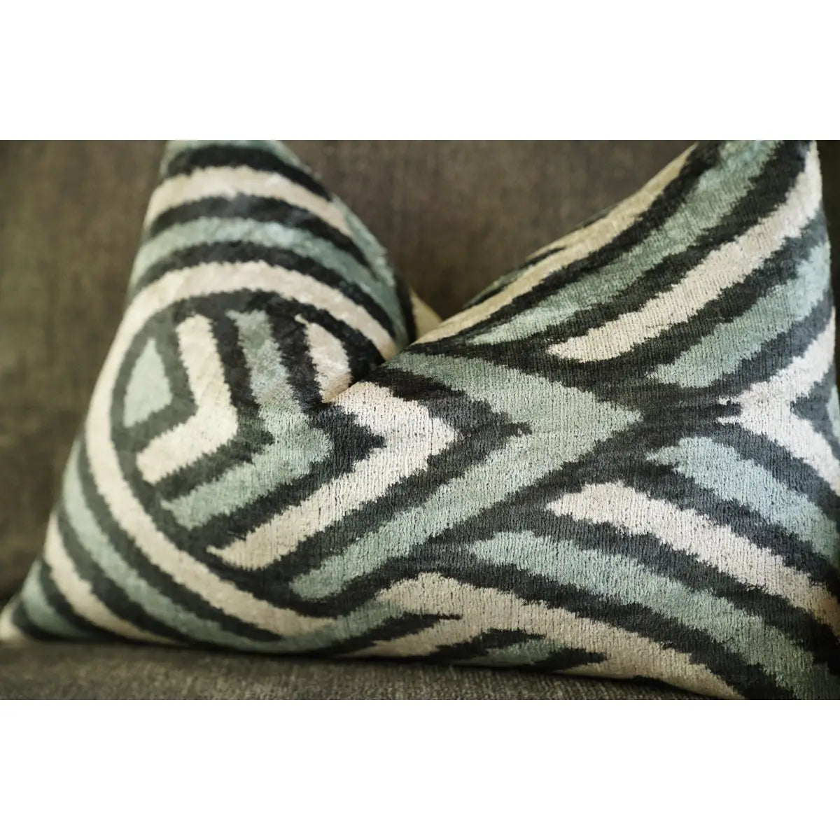 Canvello Handmade Decorative Gray Black Throw Pillows - 16x24 - Canvello
