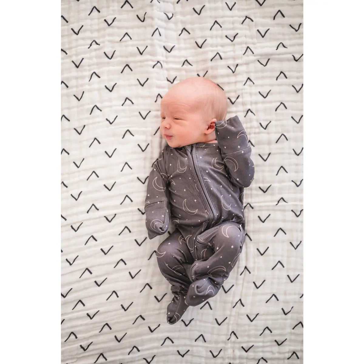 Muslin 6-Layer Blanket - Black Arrow - Harp Angel Boutique