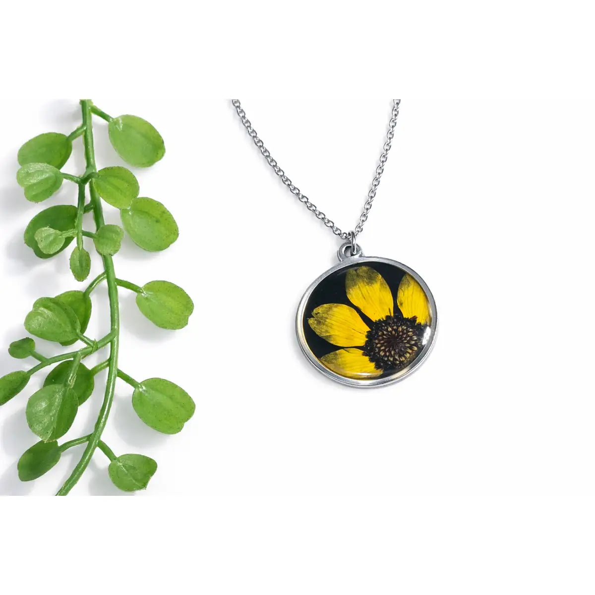 Pressed Flower Necklace - Black Eyed Susan - Black / Stainless Steel - My Beverly Jewelry