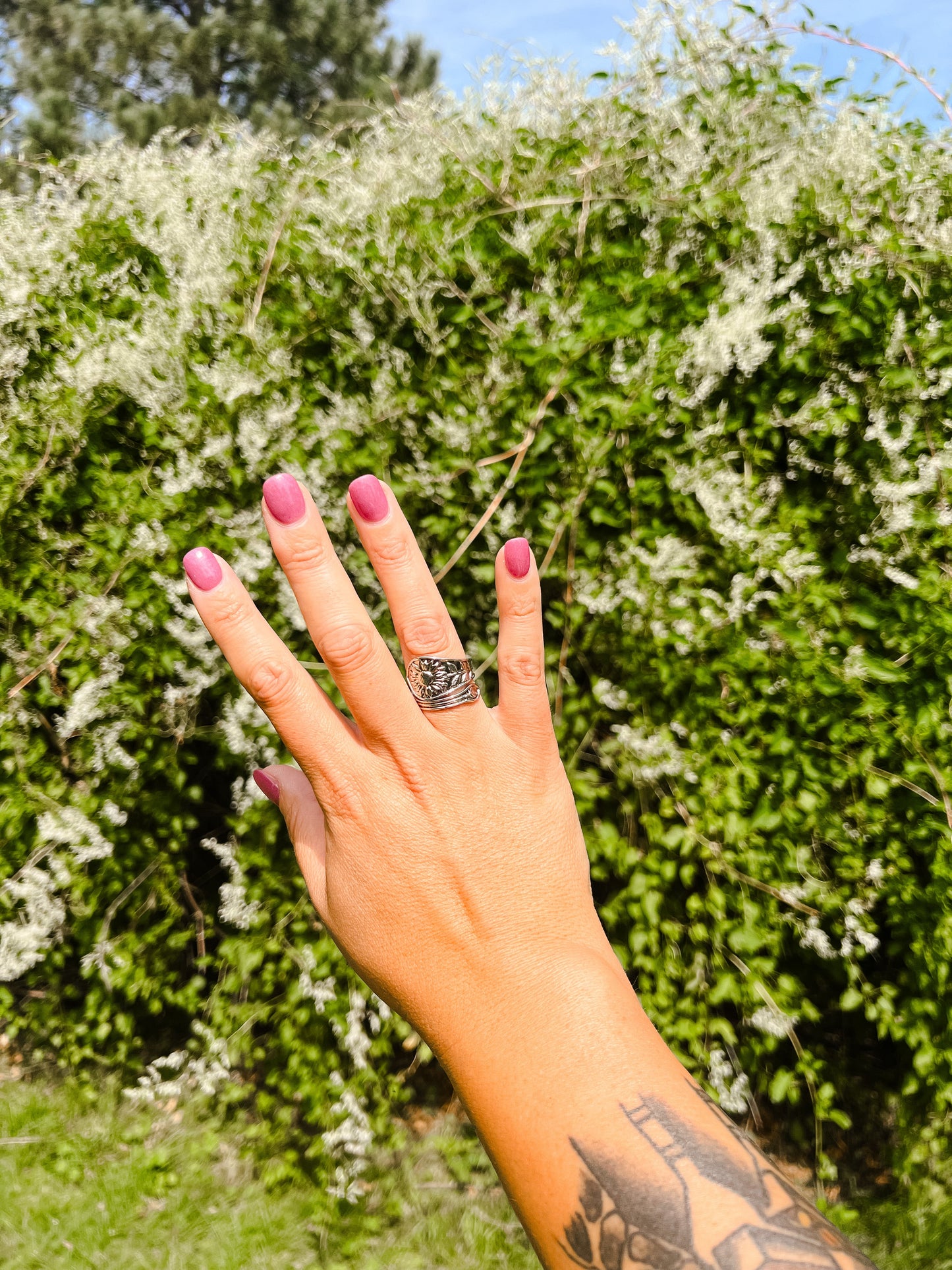 Belle bague ajustable en forme de tournesol