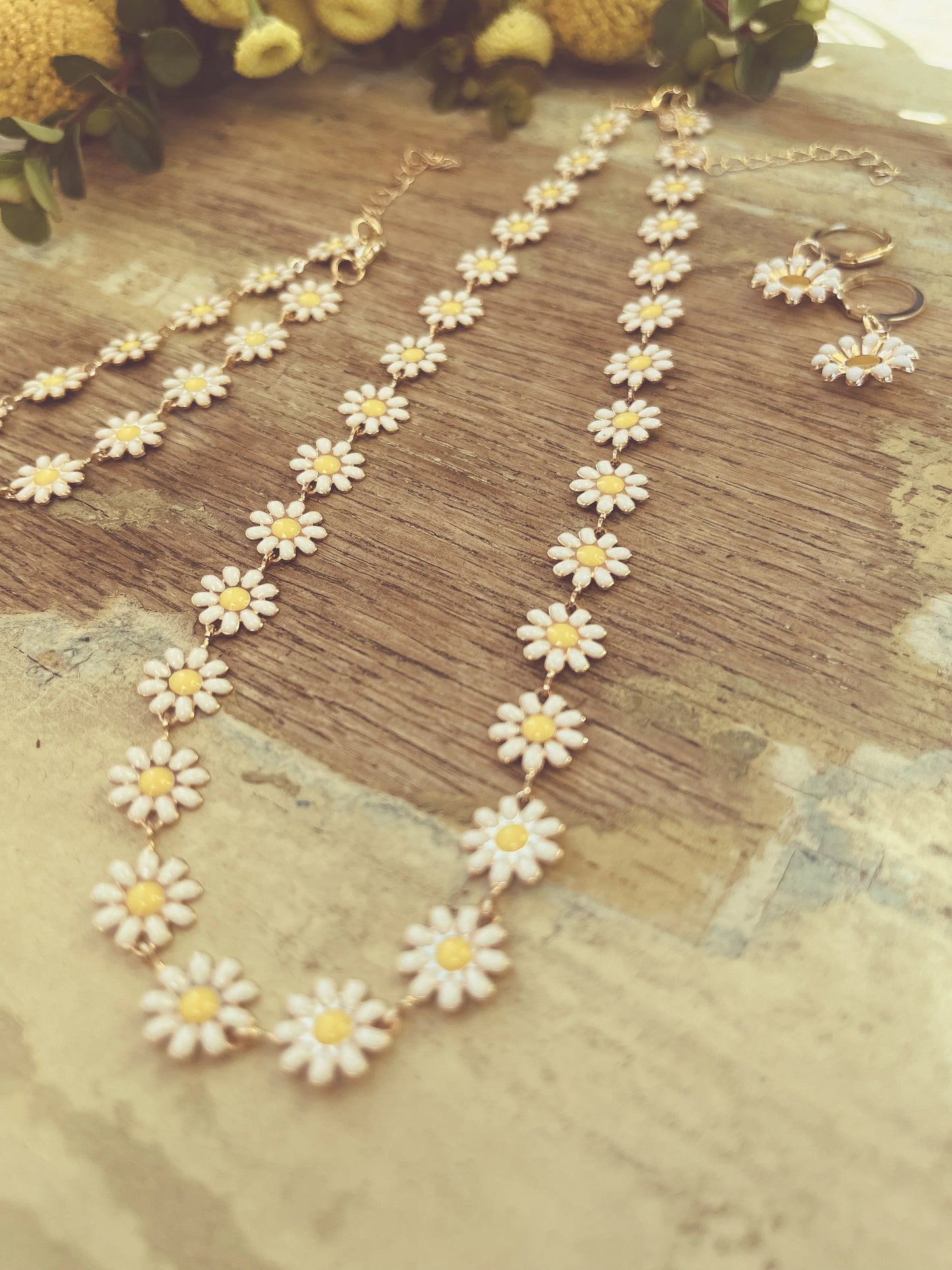 Beautiful Daisy Bracelet, Earrings and Necklace Set