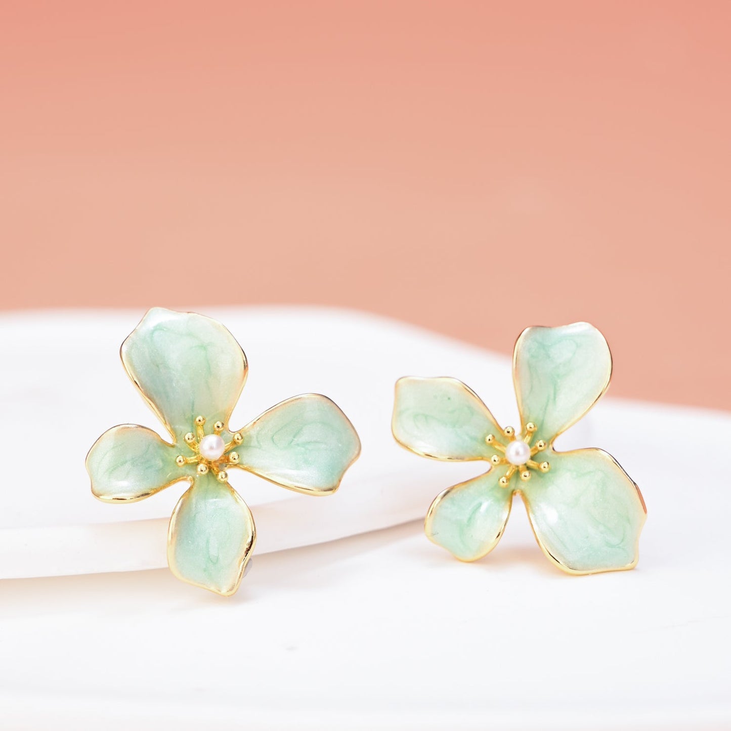 Pendientes de flores con la esperanza en flor