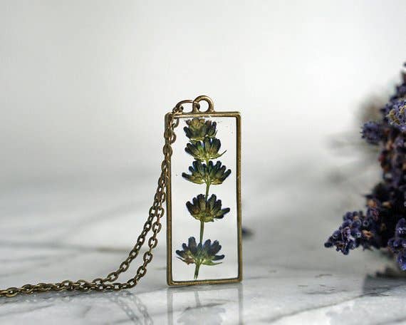 Collier pendentif lavande, fleurs pressées