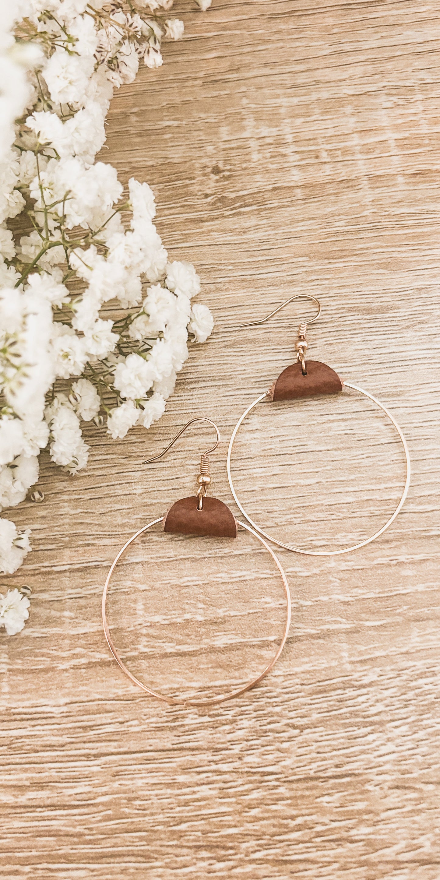 Belles boucles d'oreilles créoles en cuir