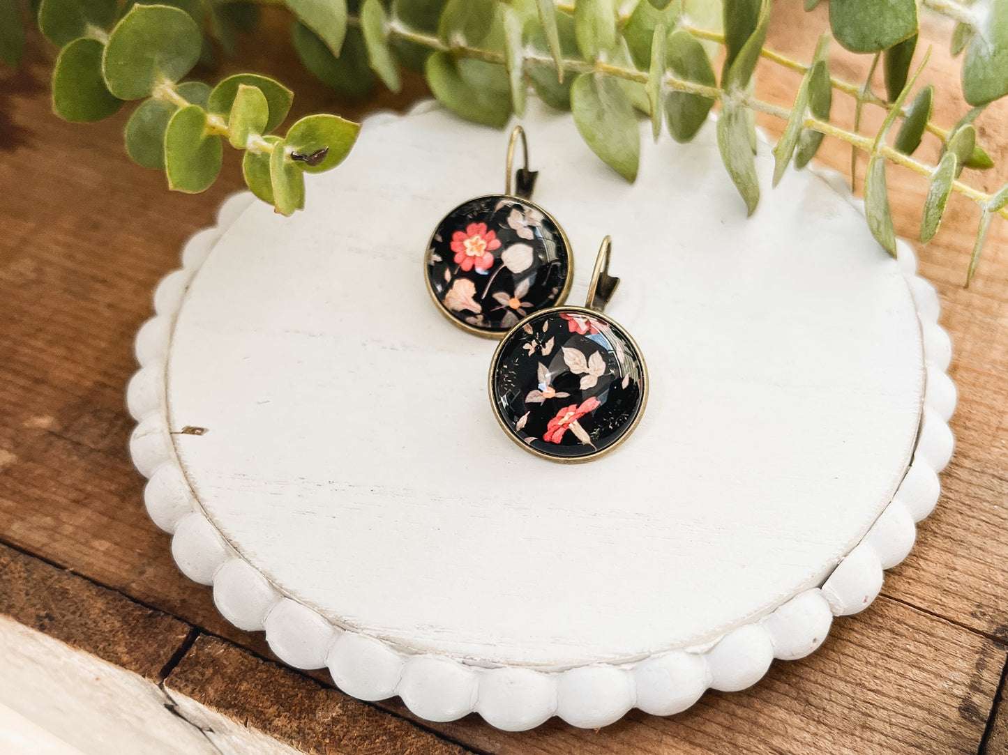 Belles boucles d'oreilles florales vintage