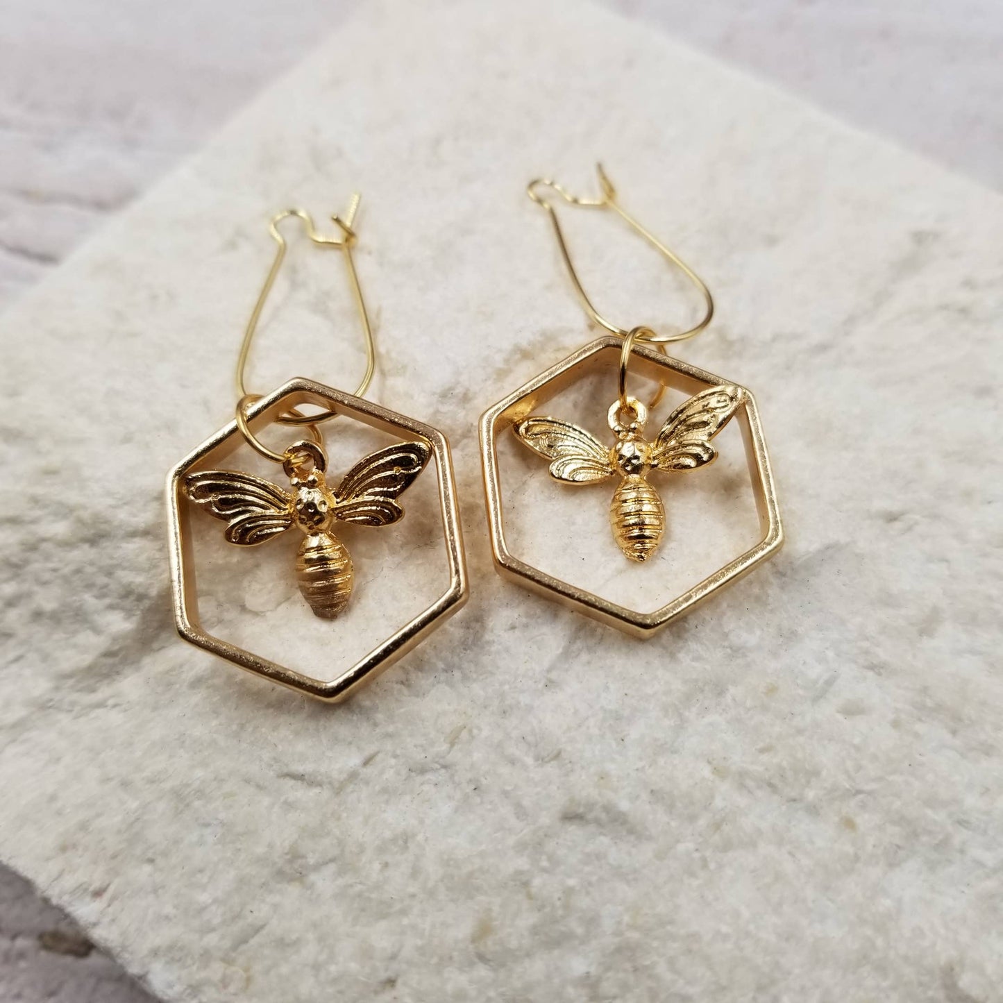 Pendientes de panal y abeja