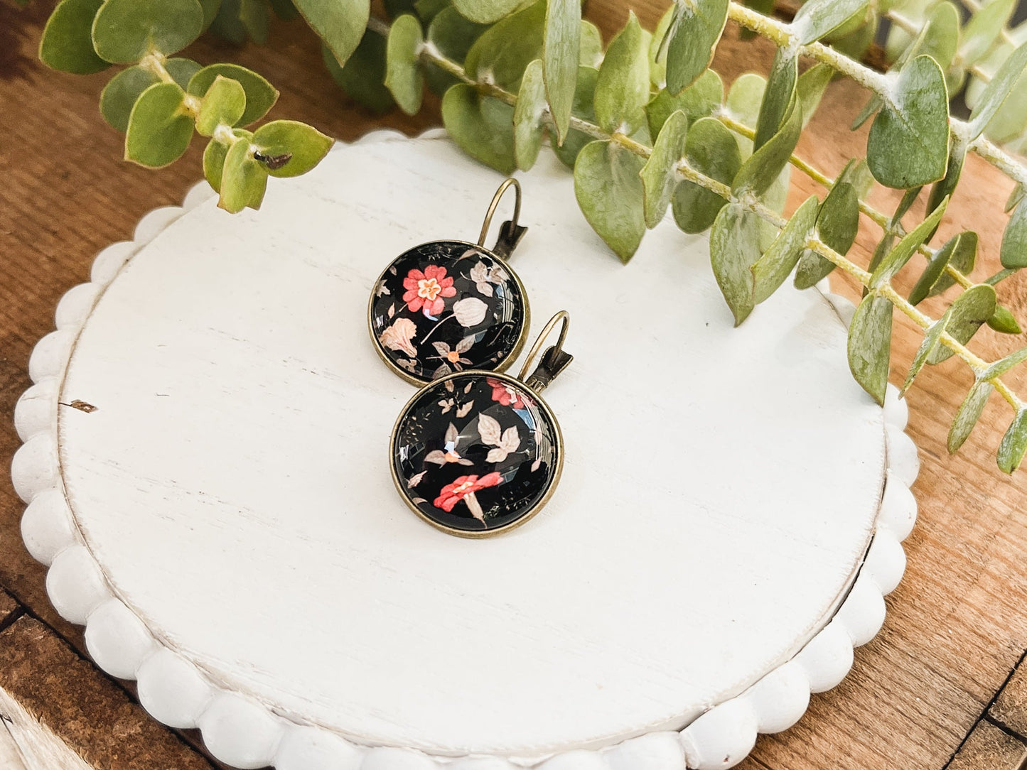 Belles boucles d'oreilles florales vintage