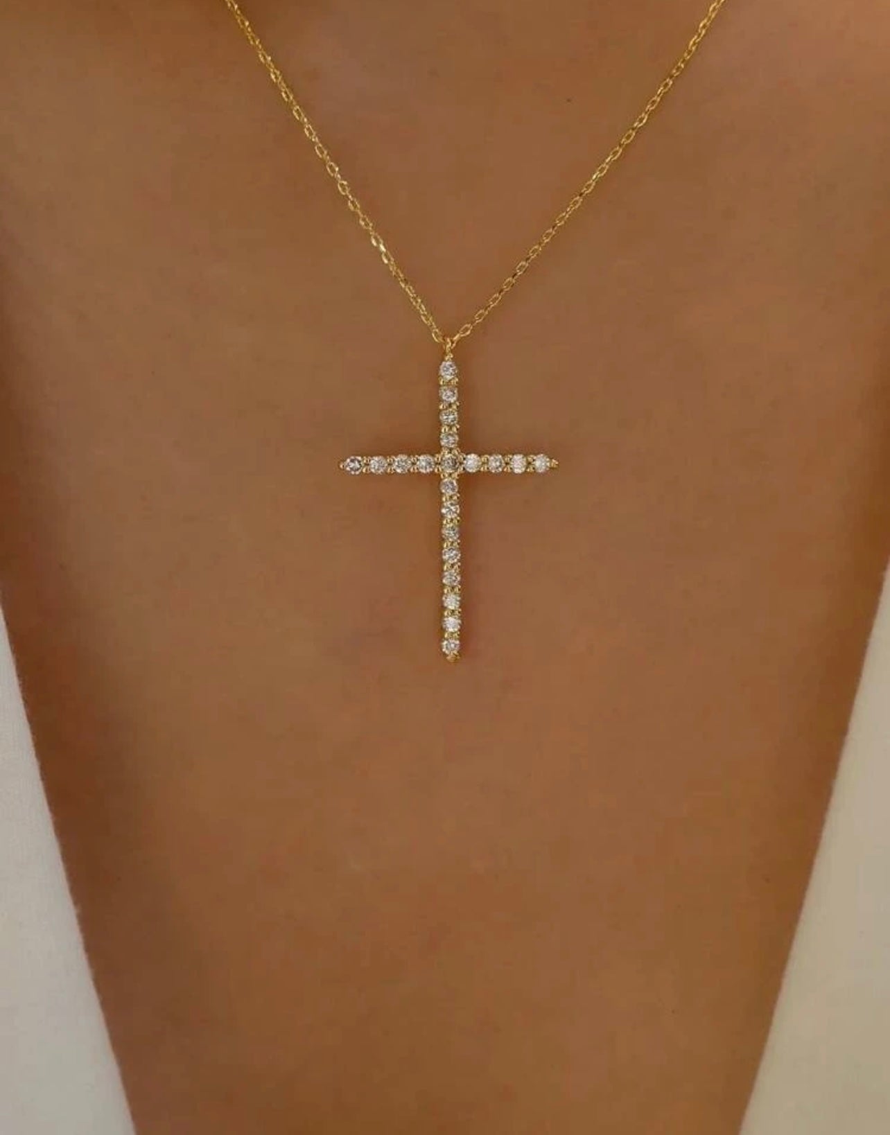 Magnifique collier croix en cristal doré ou argenté