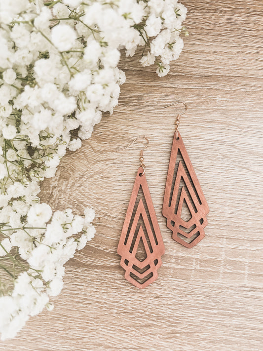 Hermosos aretes colgantes de madera estilo boho