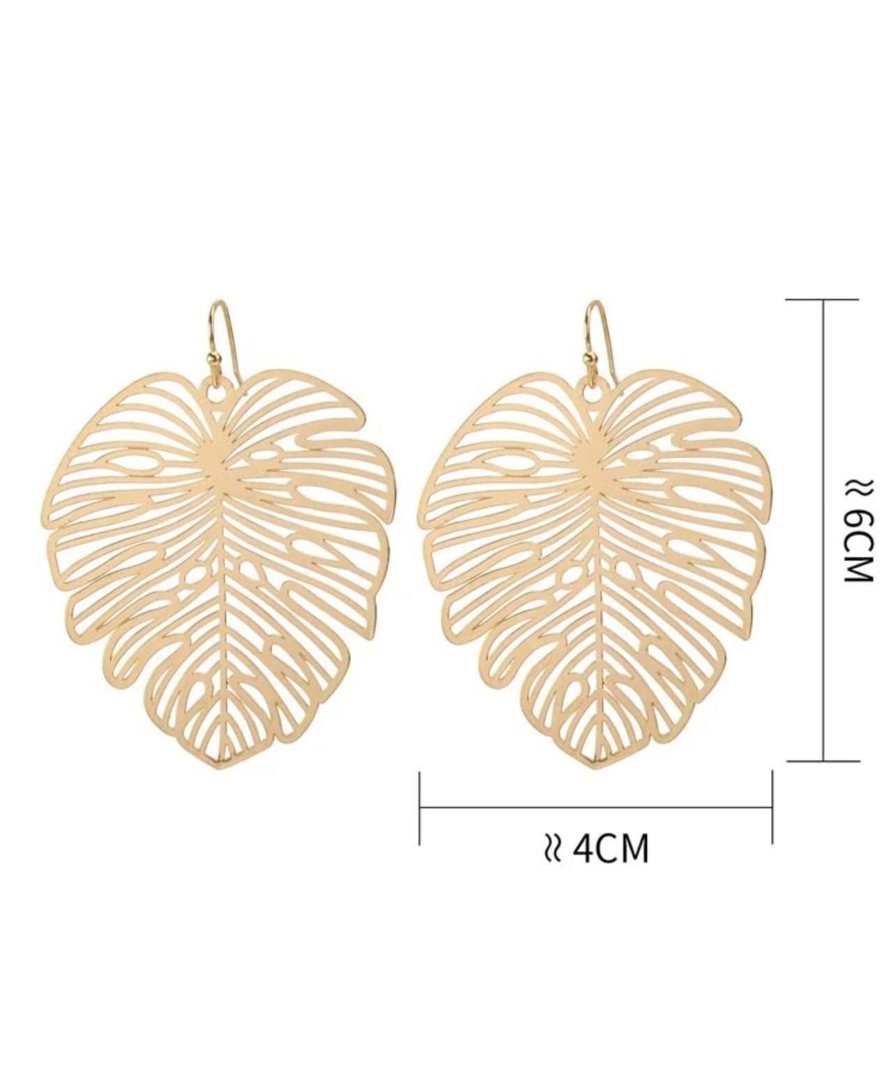 Belles boucles d'oreilles en feuille d'or