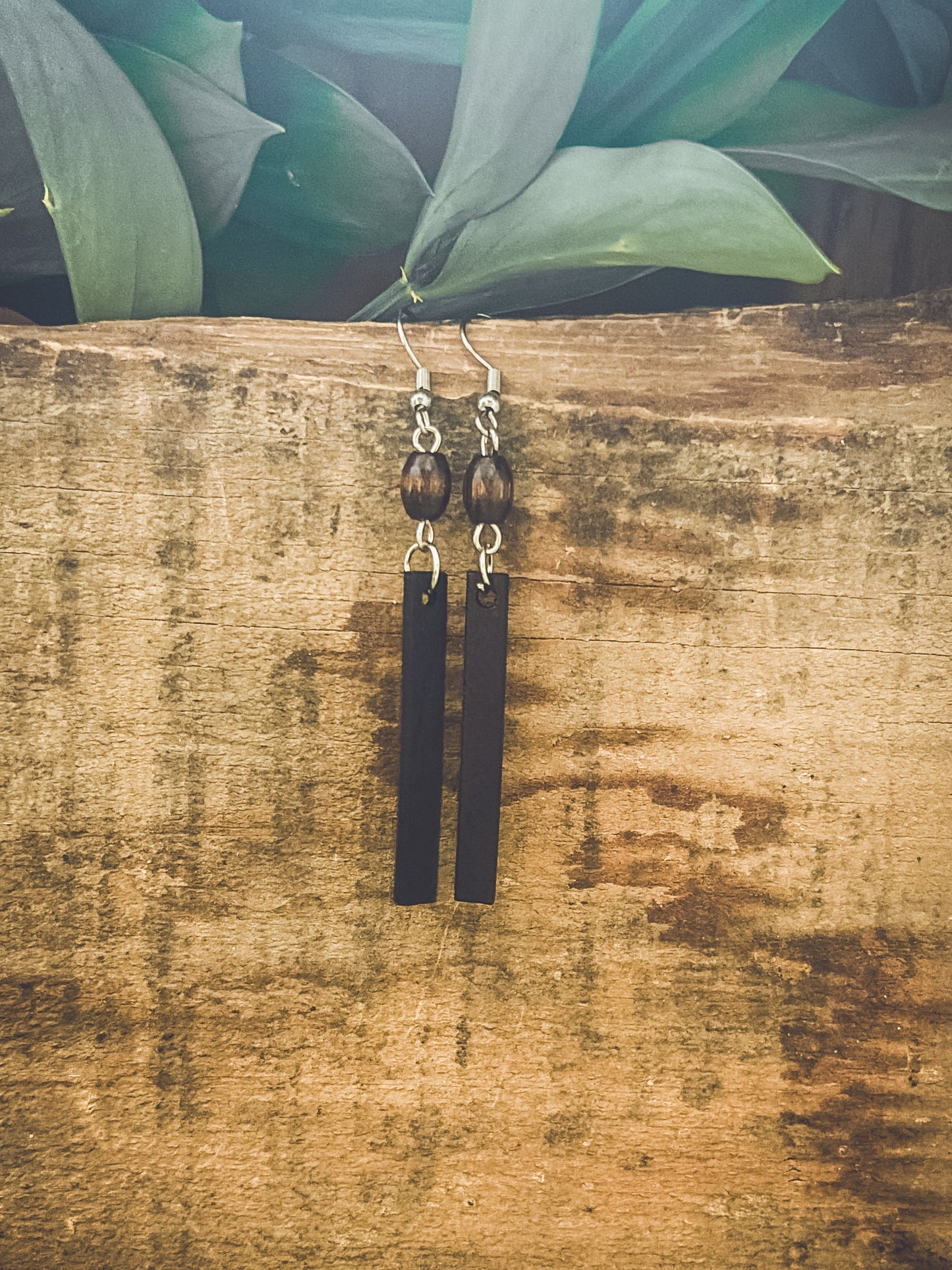 Belles boucles d'oreilles en bois noir