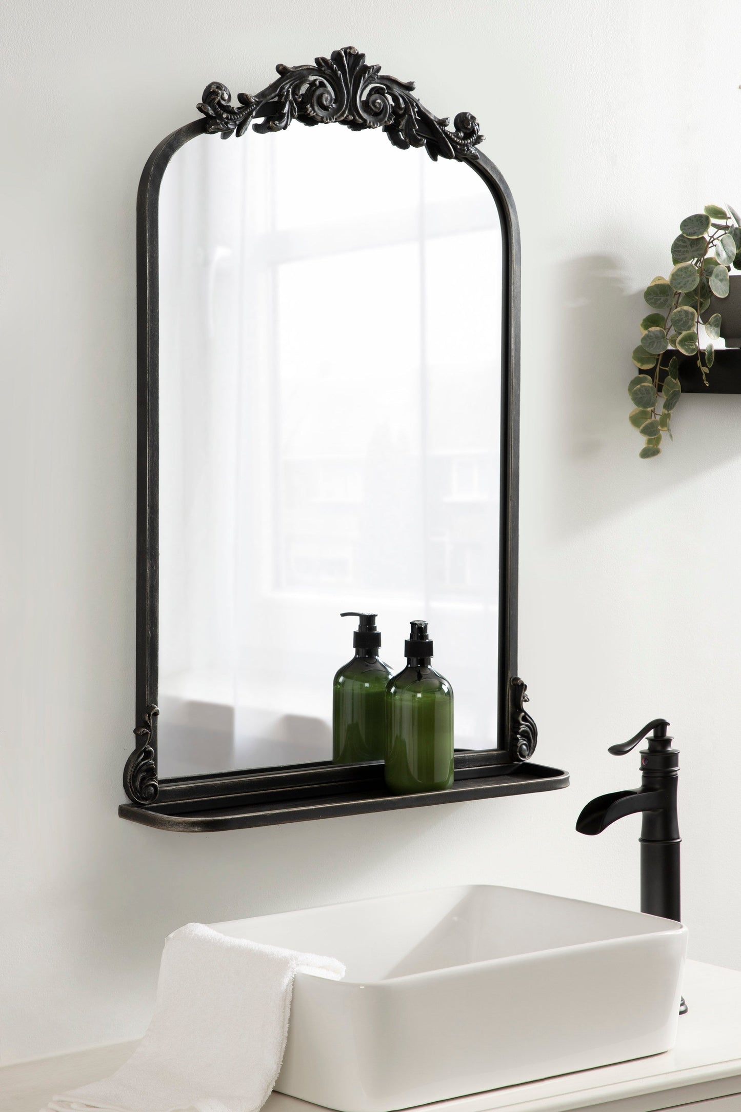 Arendahl Elegant Arch Mirror with Shelf
