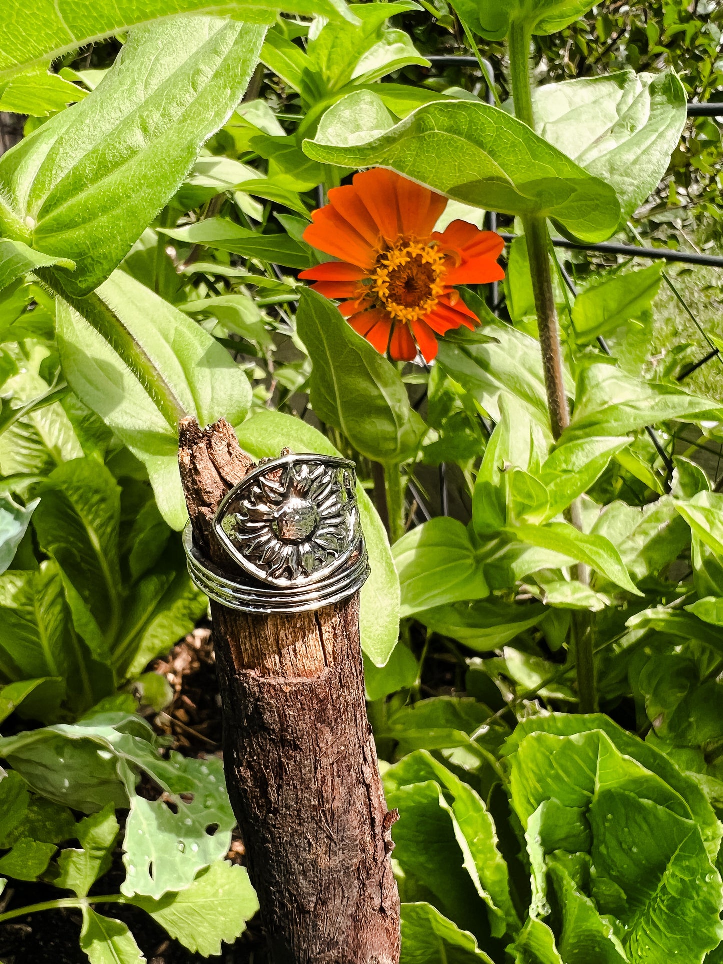 Belle bague ajustable en forme de tournesol