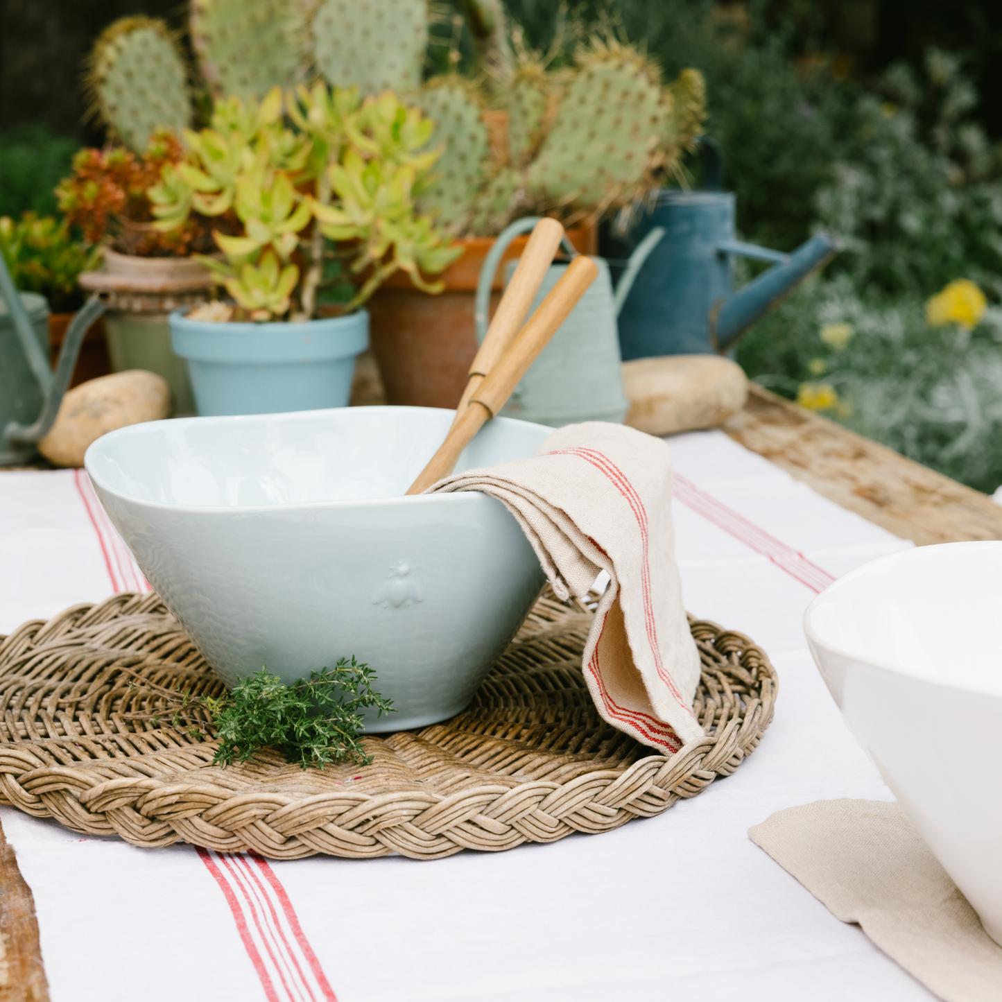Bol de service en céramique en forme d'abeille