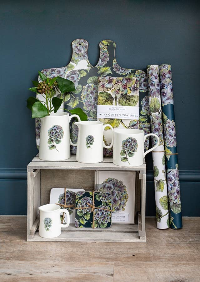 Mini Cutting Board - Hydrangea - Toasted Crumpet