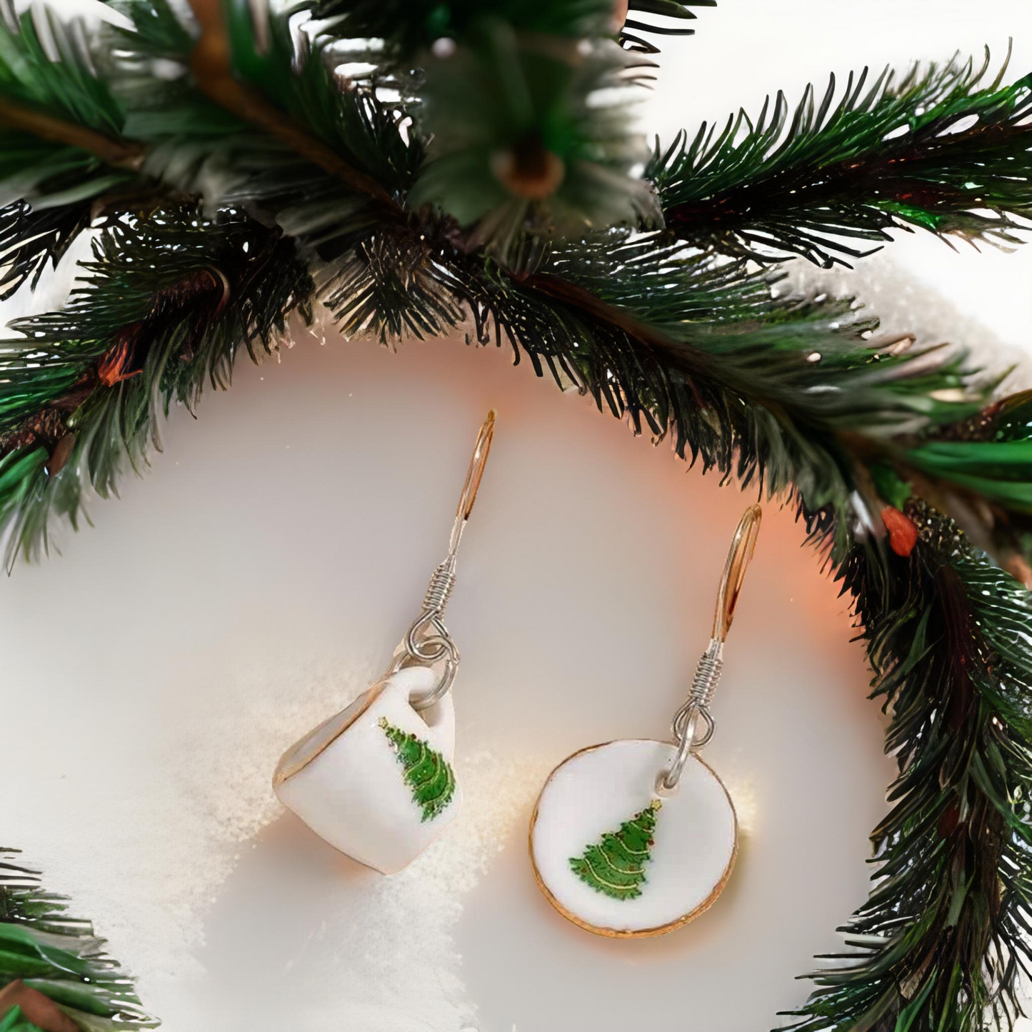 Ensemble de boucles d'oreilles adorables en forme de tasse à thé de Noël