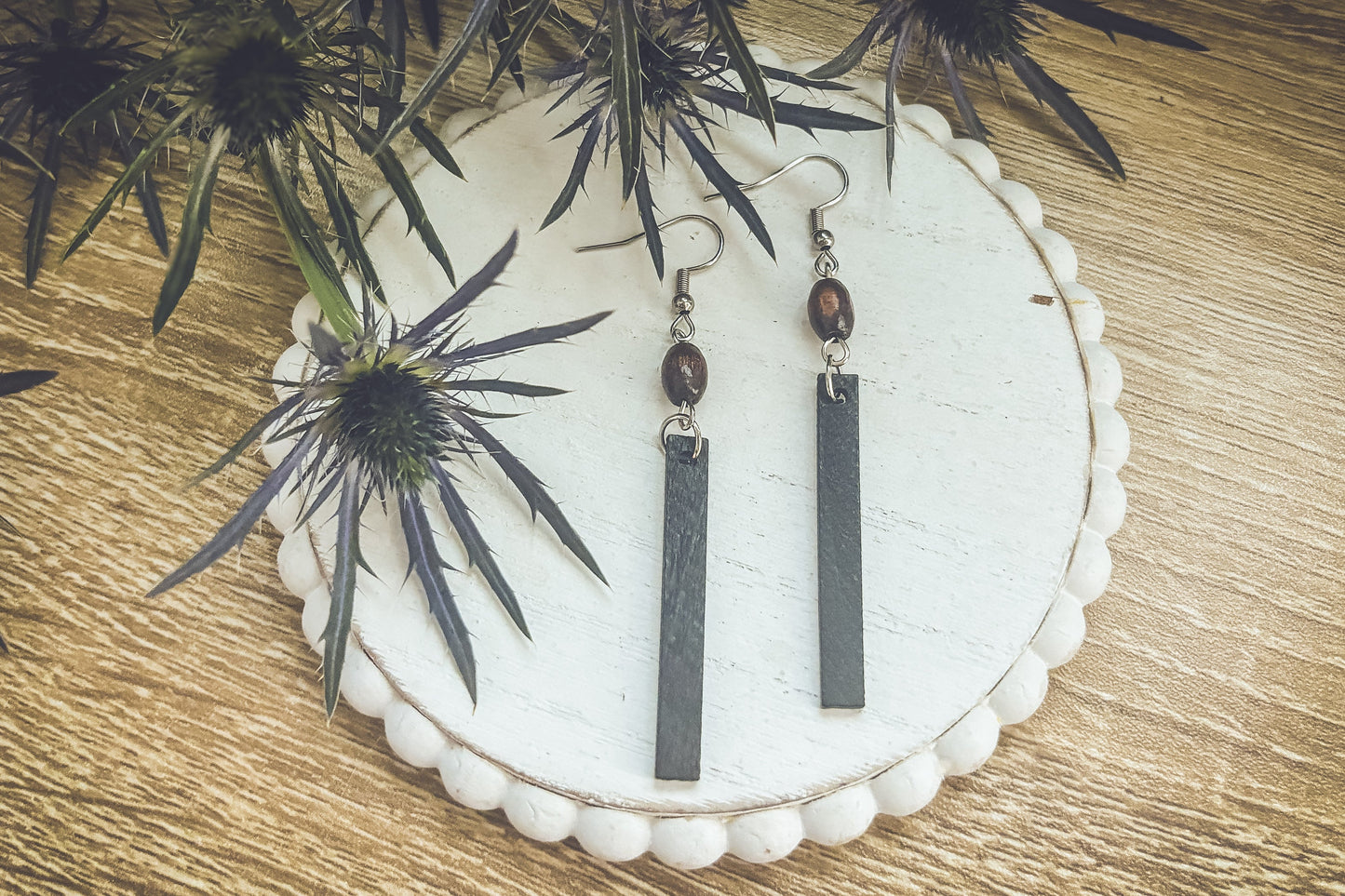 Belles boucles d'oreilles en bois noir