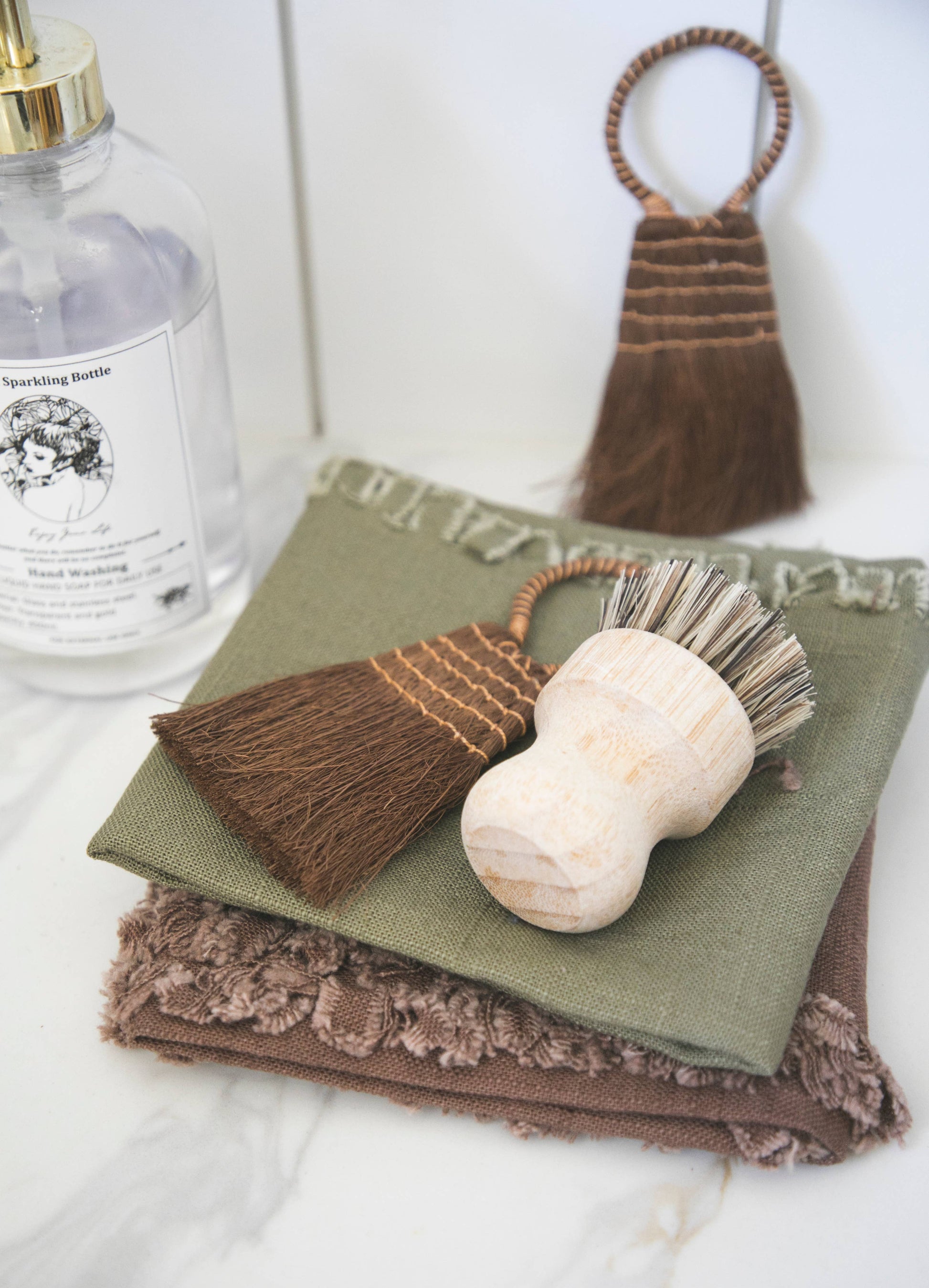 Mini Palm Fiber Brush with Handle