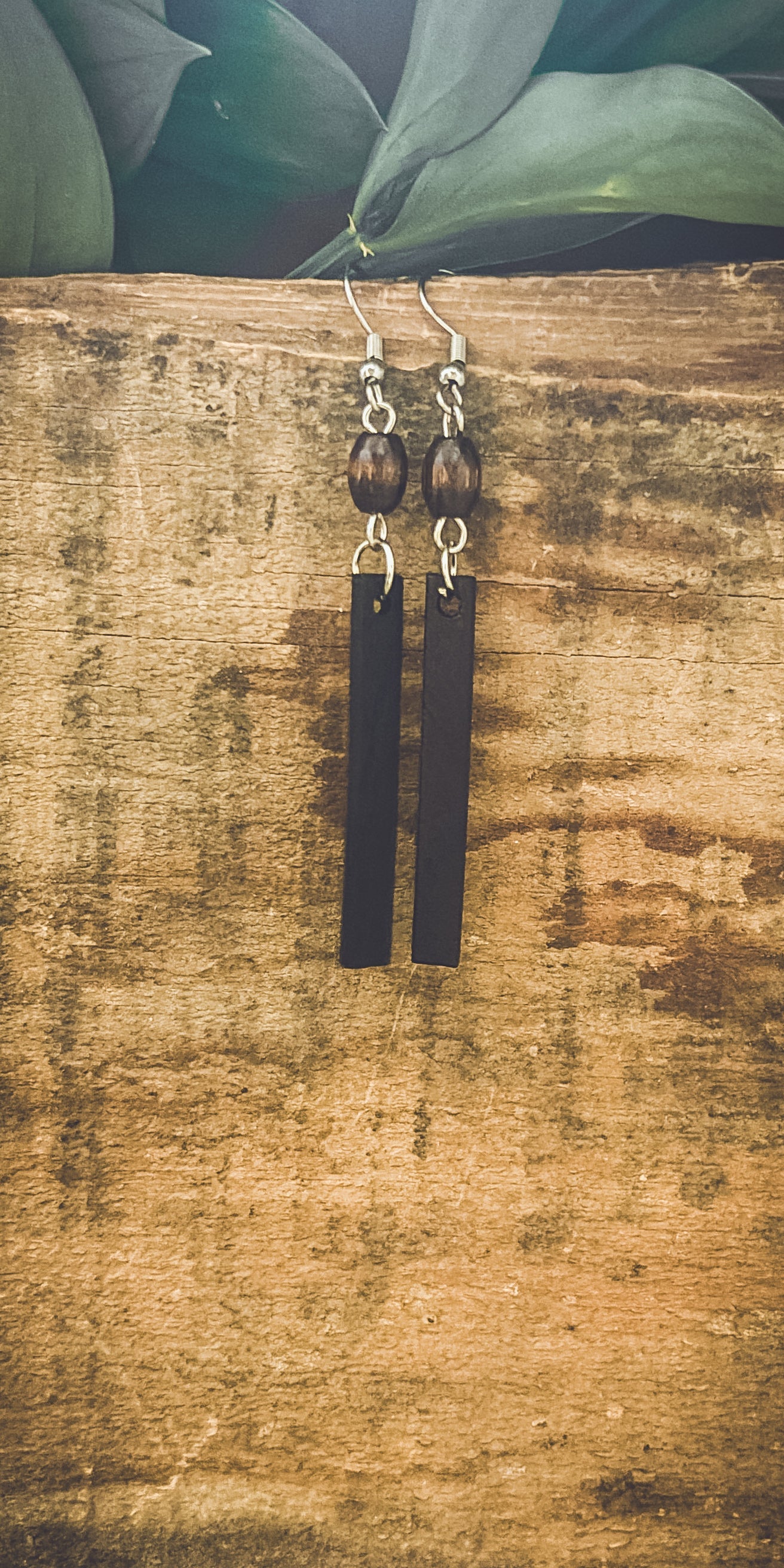 Belles boucles d'oreilles en bois noir