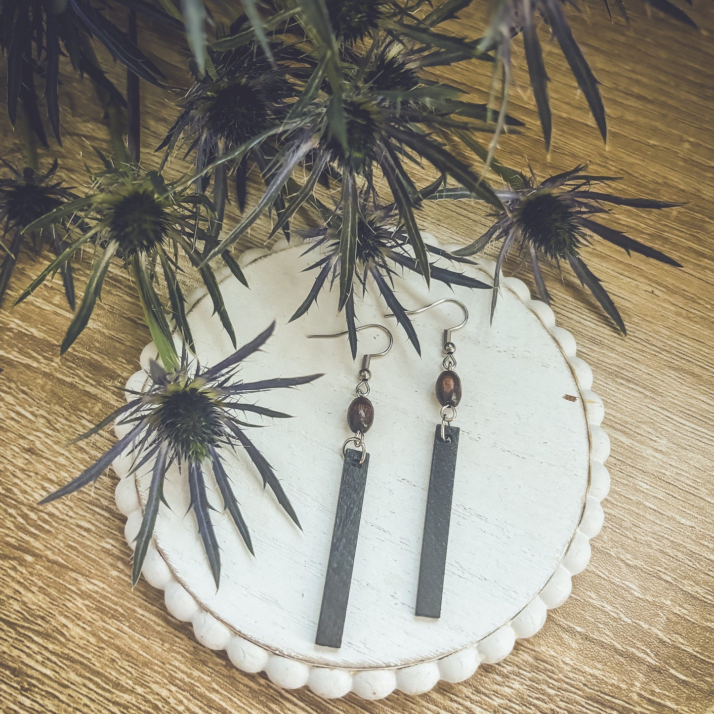 Belles boucles d'oreilles en bois noir