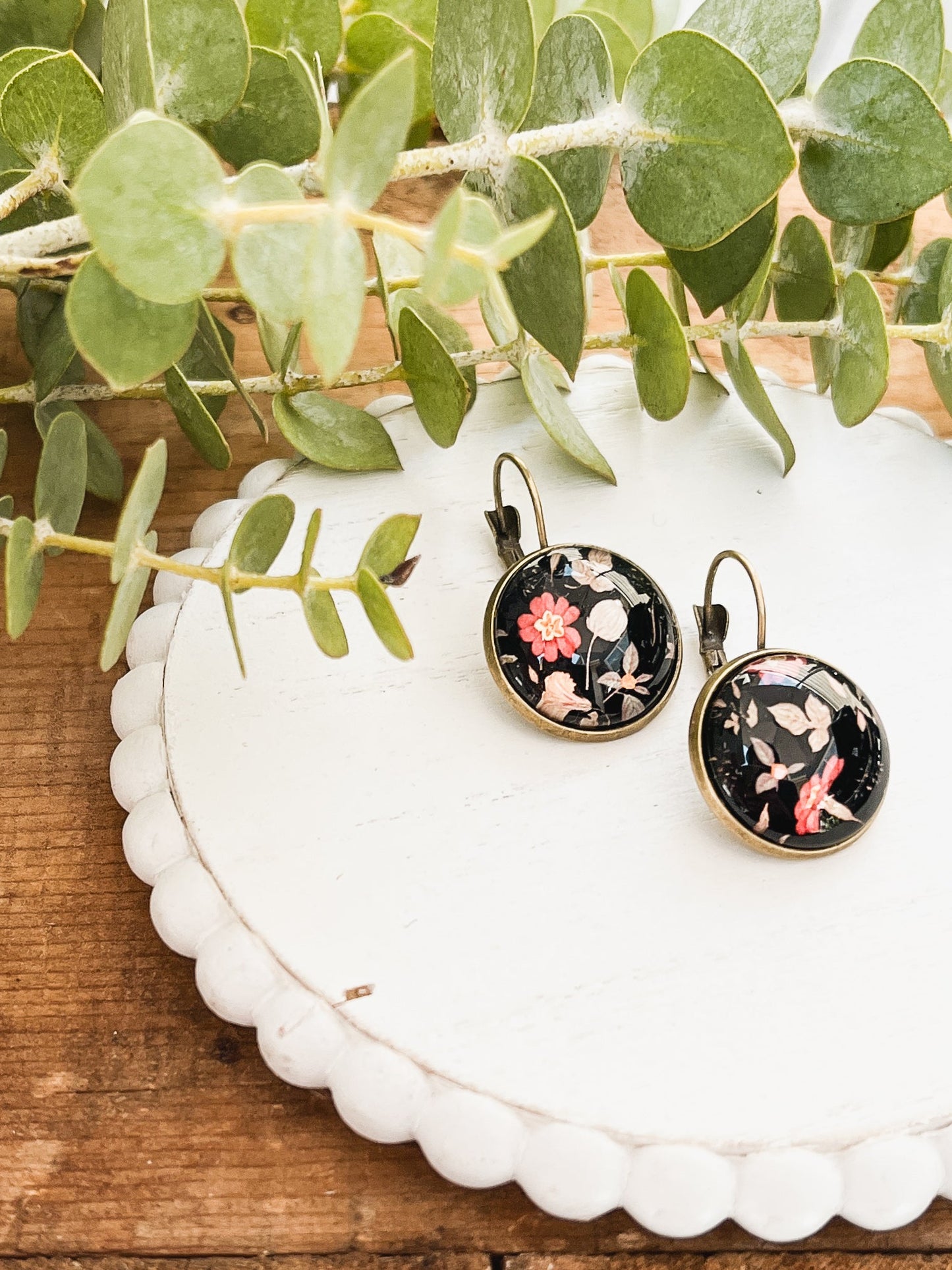 Belles boucles d'oreilles florales vintage