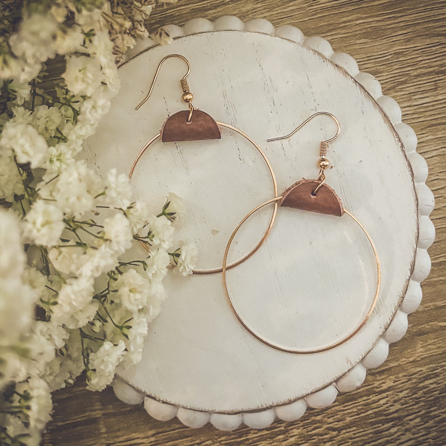 Belles boucles d'oreilles créoles en cuir