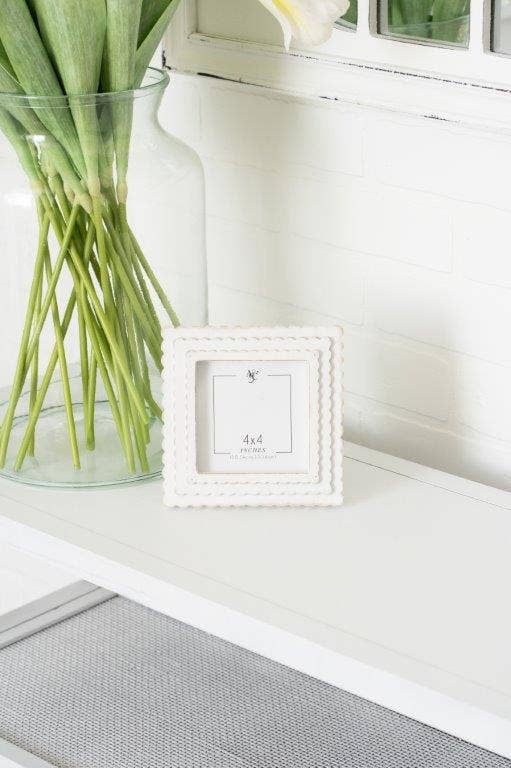 White Scallop Wood Photo Frame - 6x6x1 (4x4 picture)