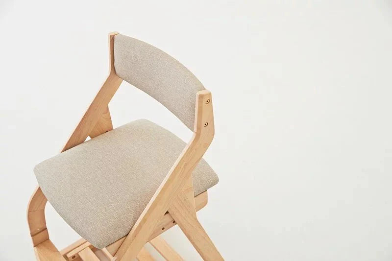 Silla de madera maciza ajustable Calla para niños: 4 configuraciones de altura, tela fácil de limpiar