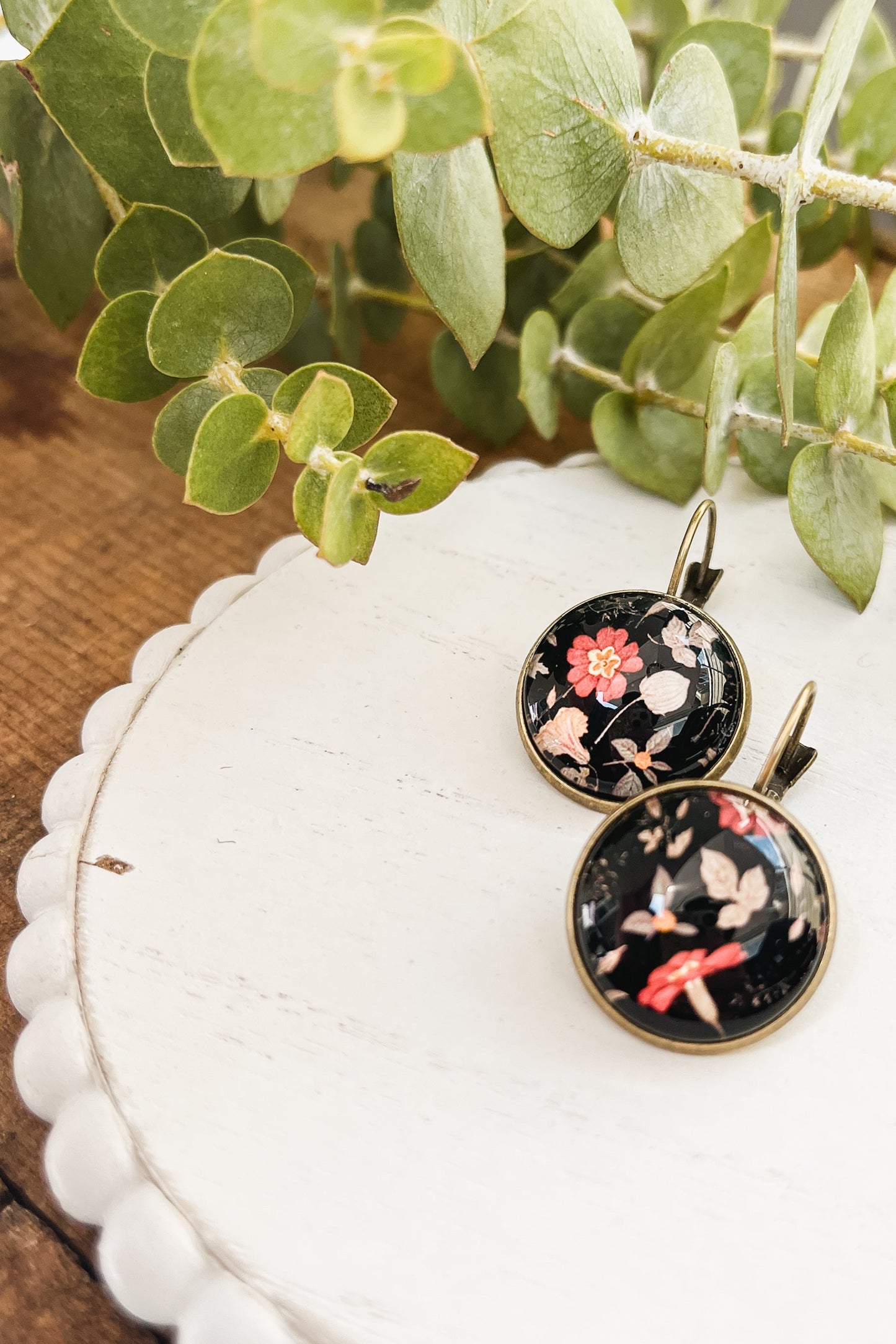 Belles boucles d'oreilles florales vintage