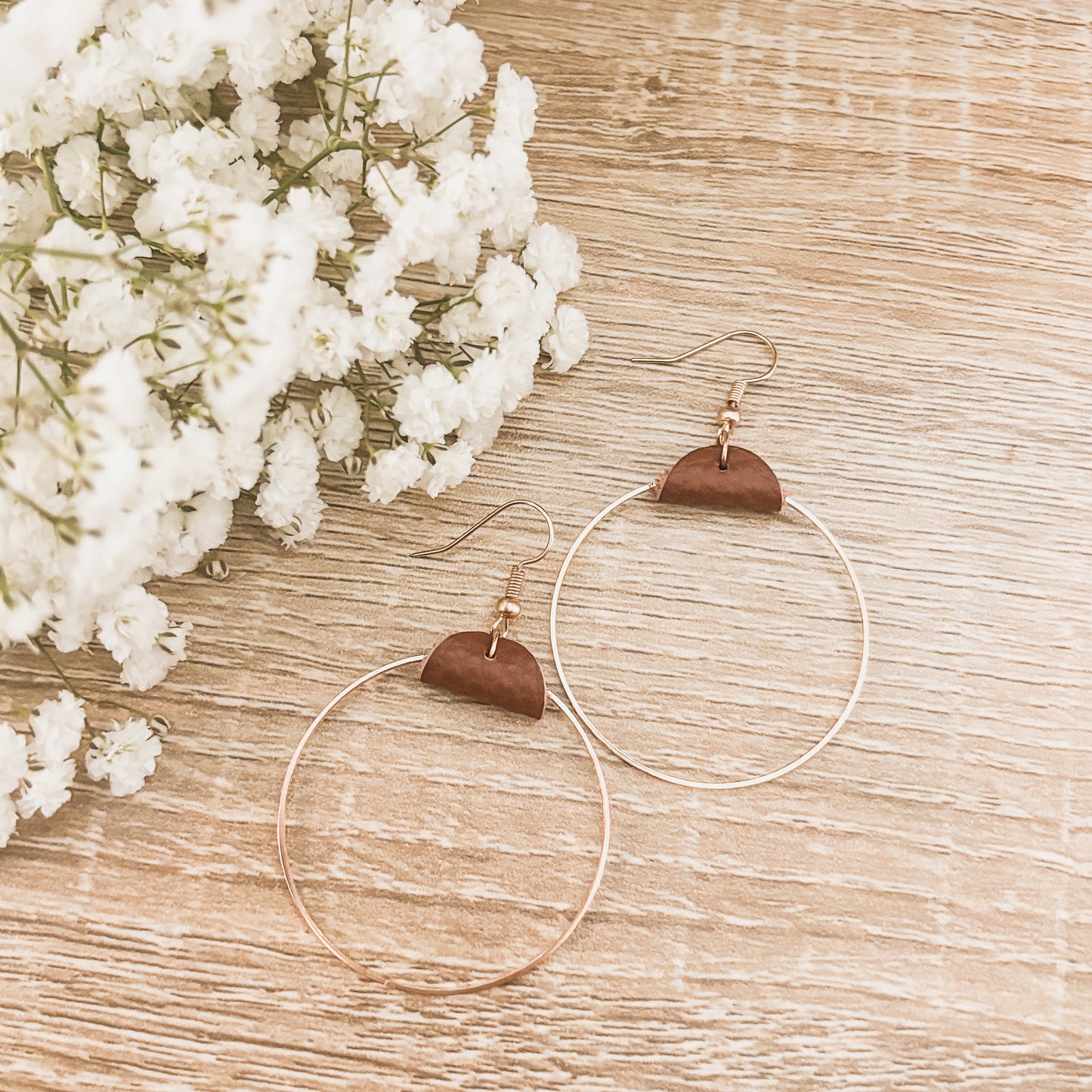 Belles boucles d'oreilles créoles en cuir