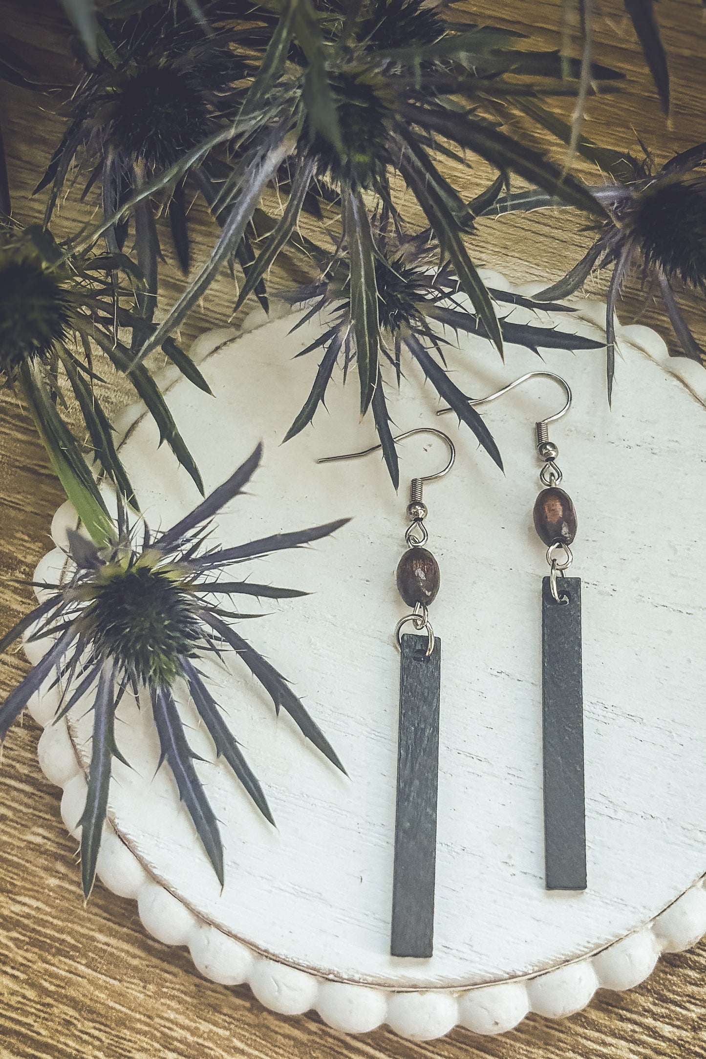 Belles boucles d'oreilles en bois noir