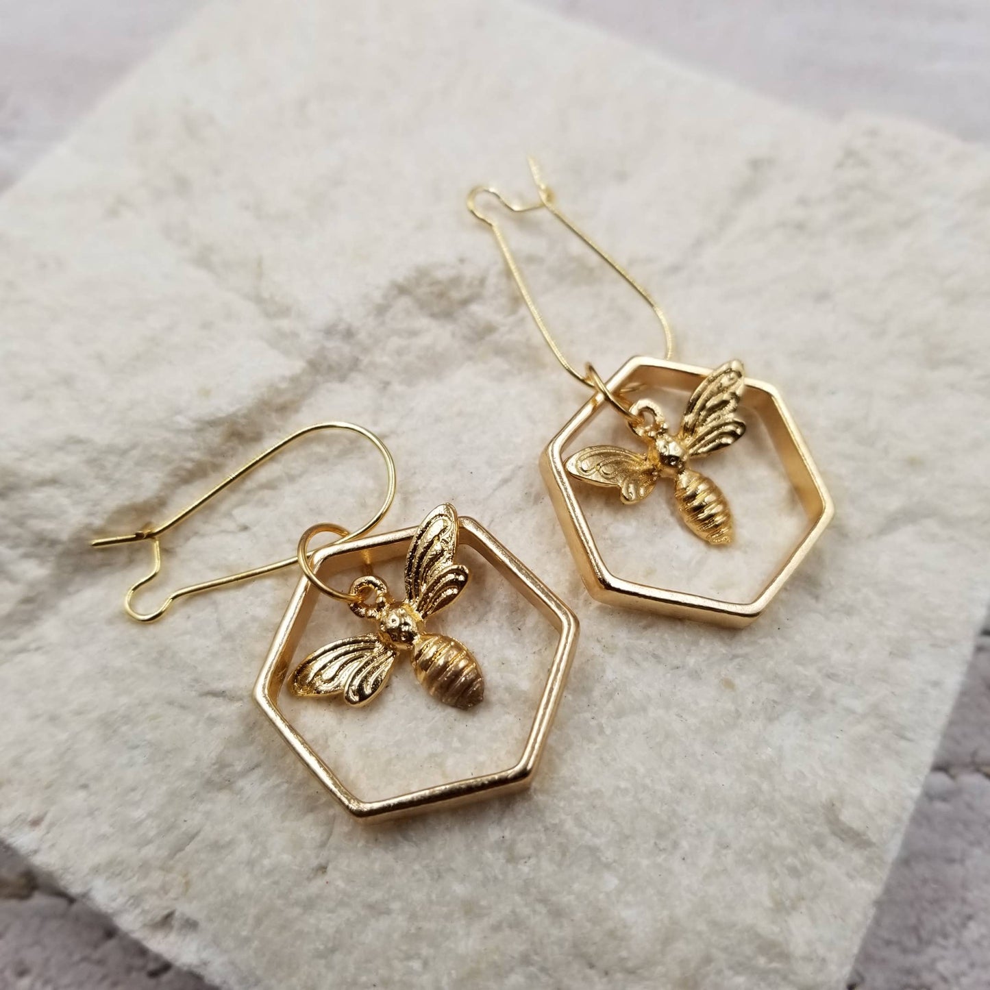 Pendientes de panal y abeja