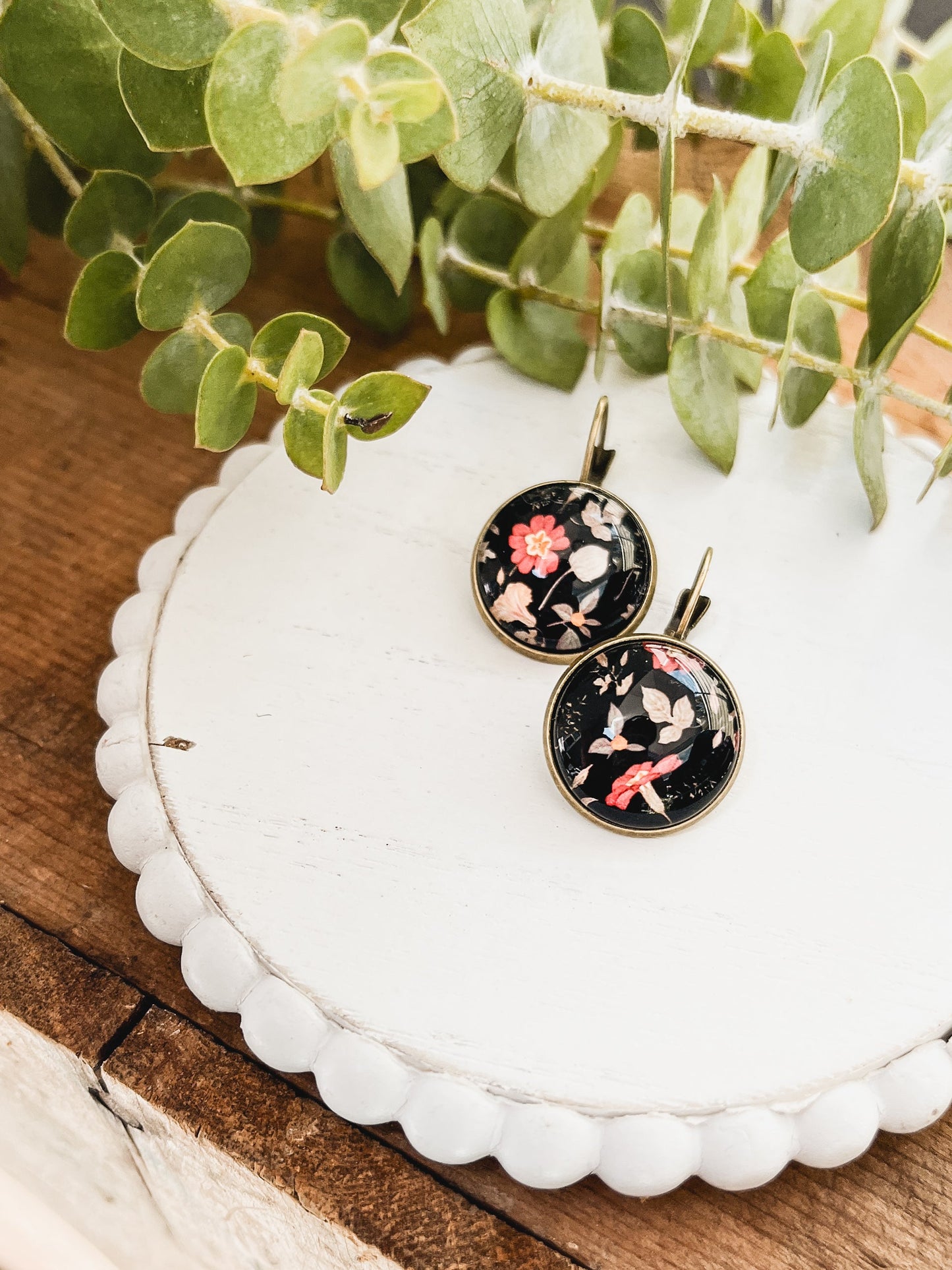 Belles boucles d'oreilles florales vintage