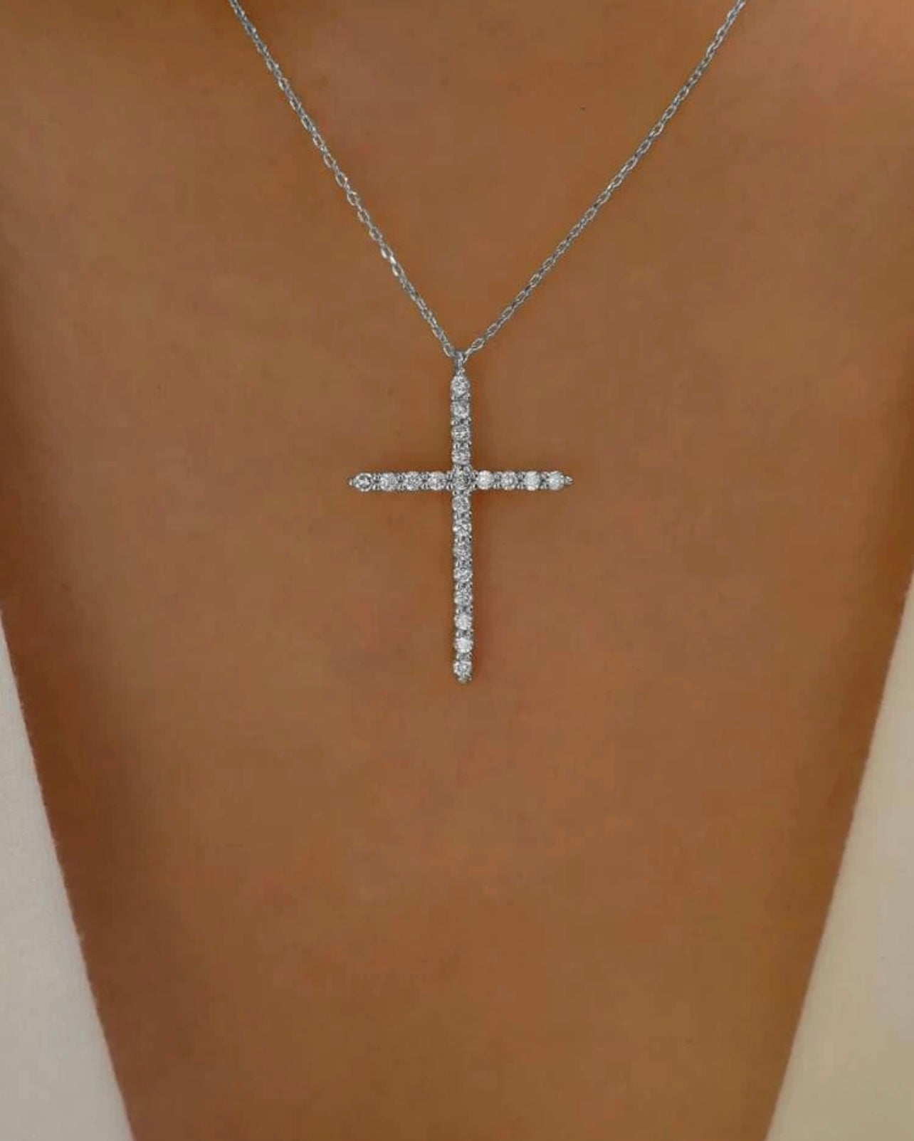 Magnifique collier croix en cristal doré ou argenté