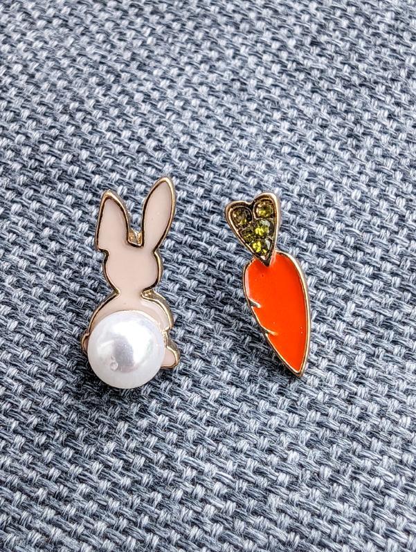 Boucles d'oreilles adorables en forme de lapin et de carotte