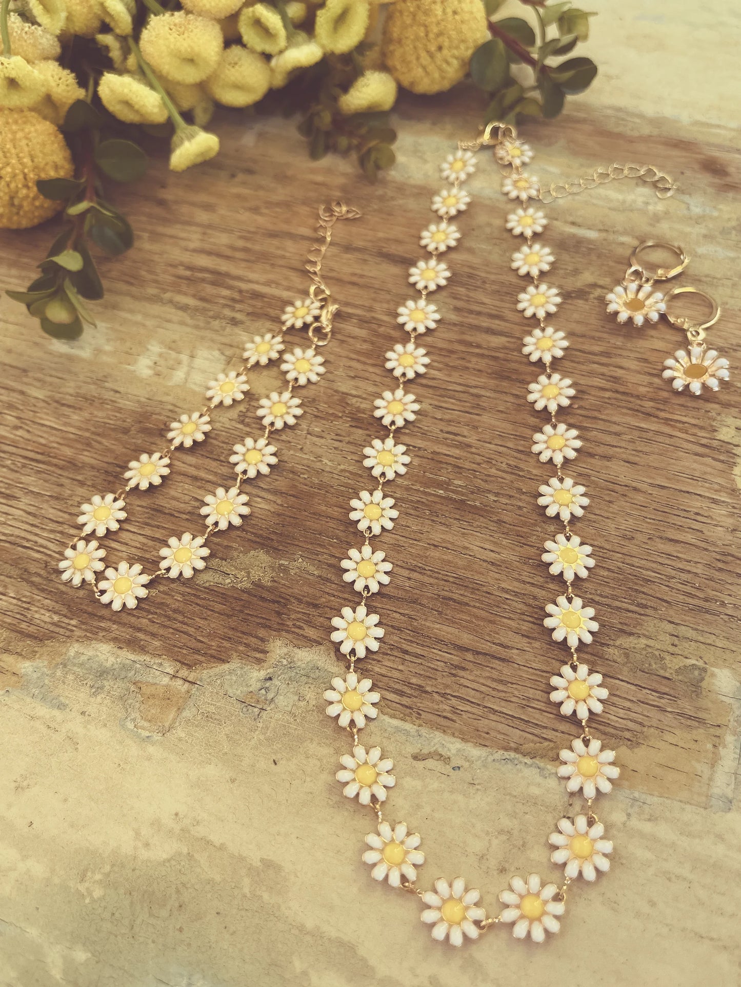 Beautiful Daisy Bracelet, Earrings and Necklace Set