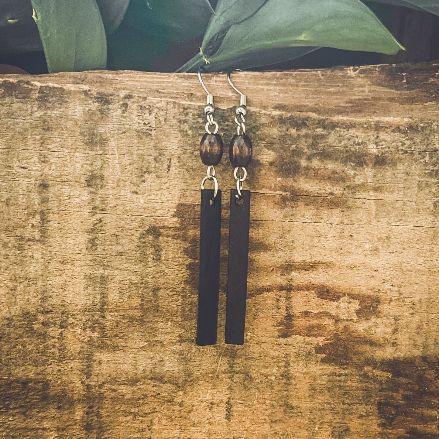 Belles boucles d'oreilles en bois noir