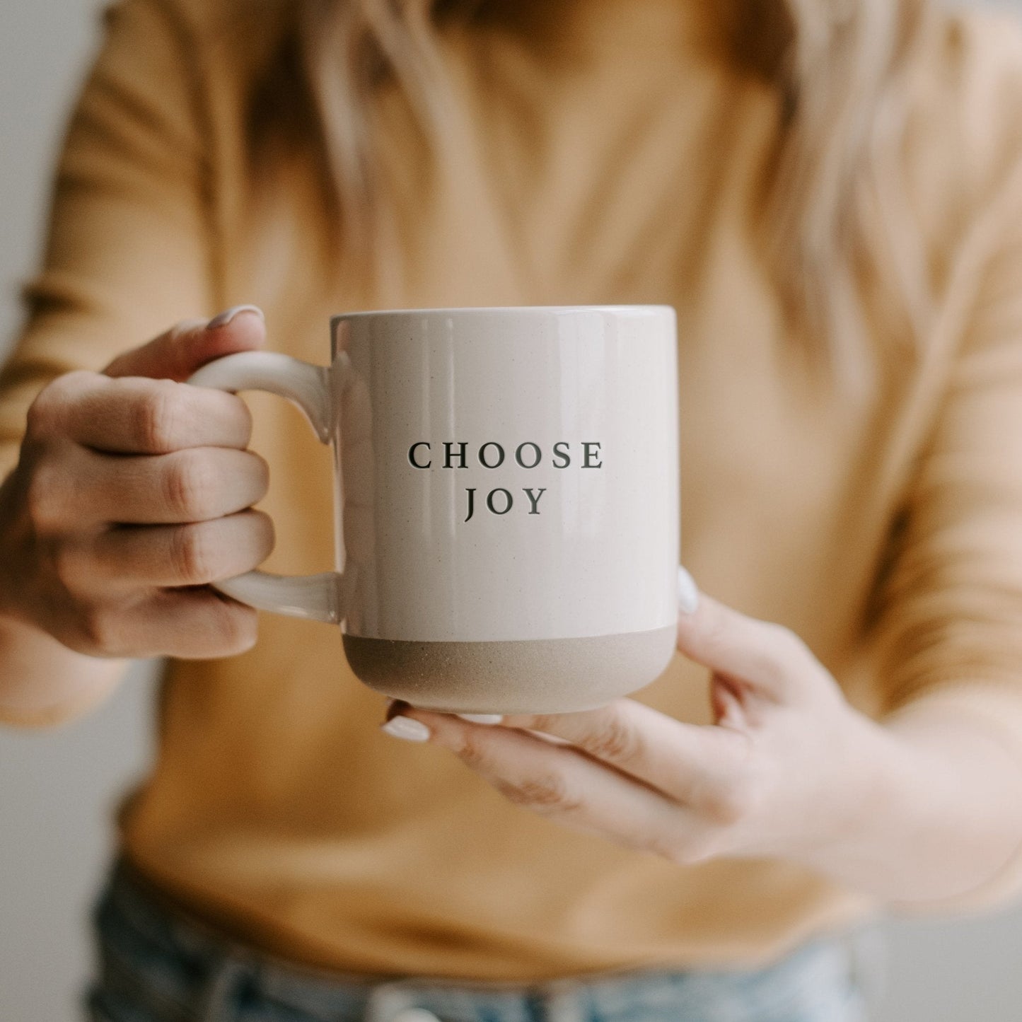 Choisissez une tasse à café en grès de 14 oz de Joy