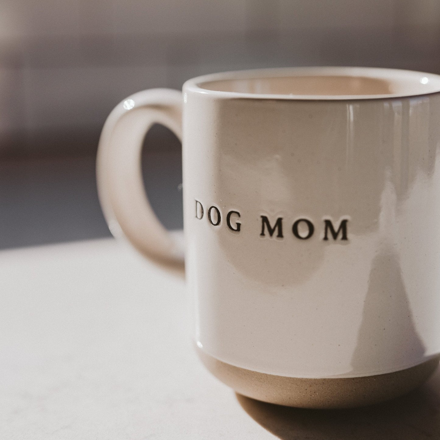 Tasse à café en grès Dog Mom de 14 oz 