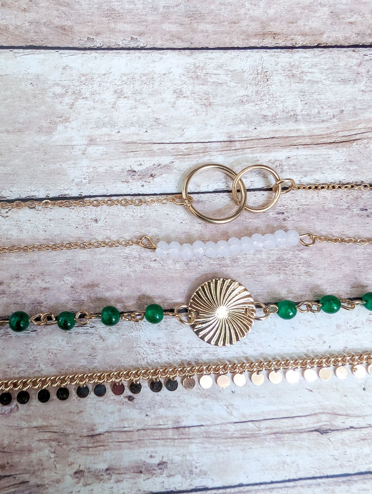 Hermoso conjunto de pulseras verdes y doradas