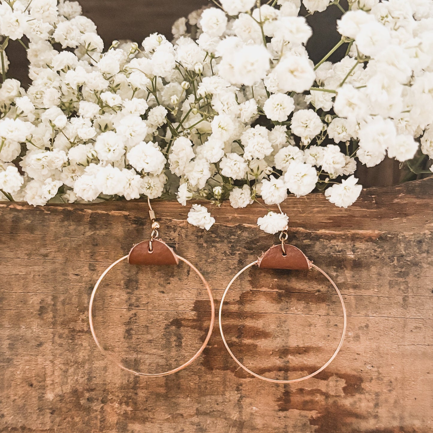 Belles boucles d'oreilles créoles en cuir