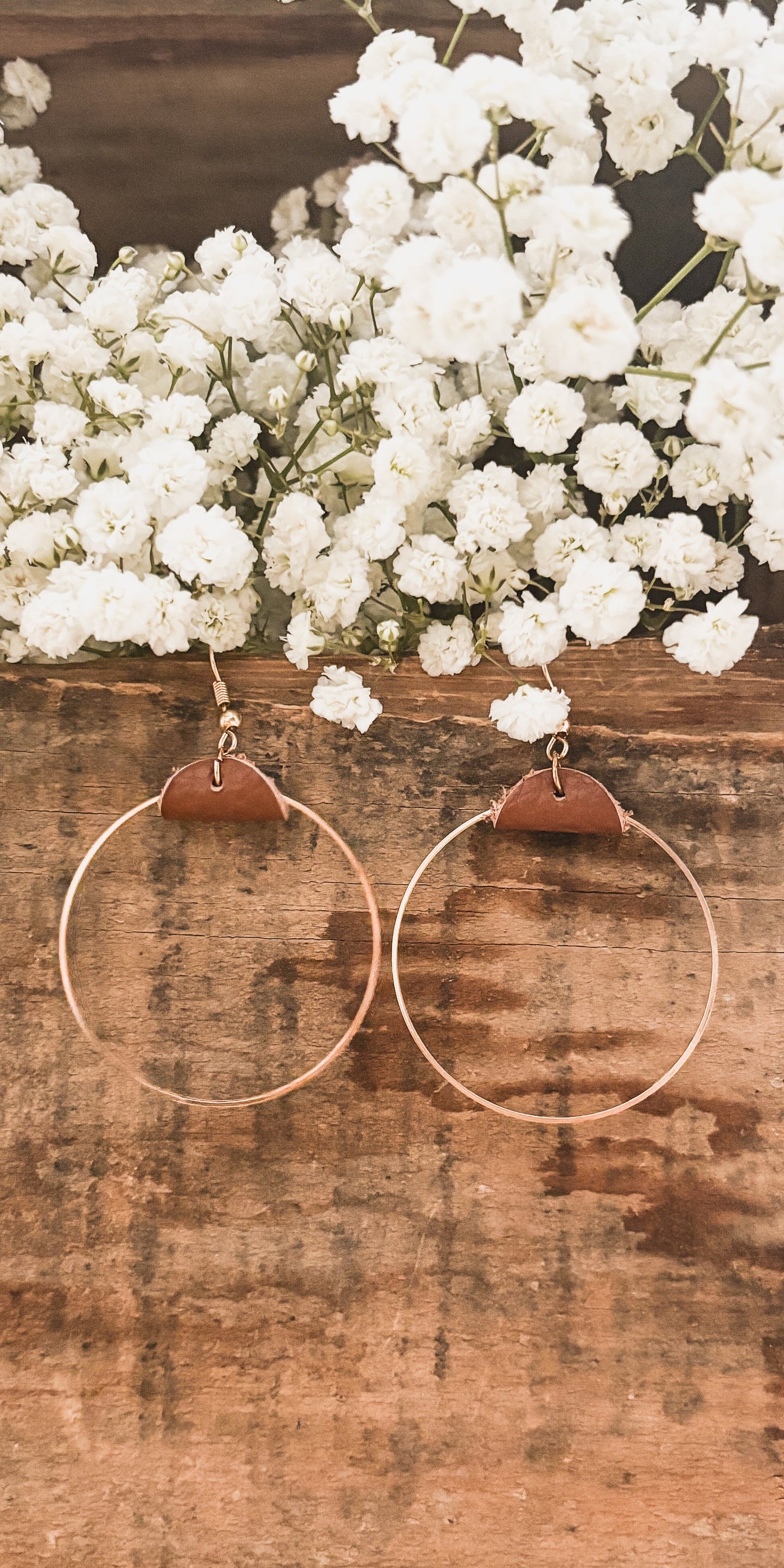 Belles boucles d'oreilles créoles en cuir