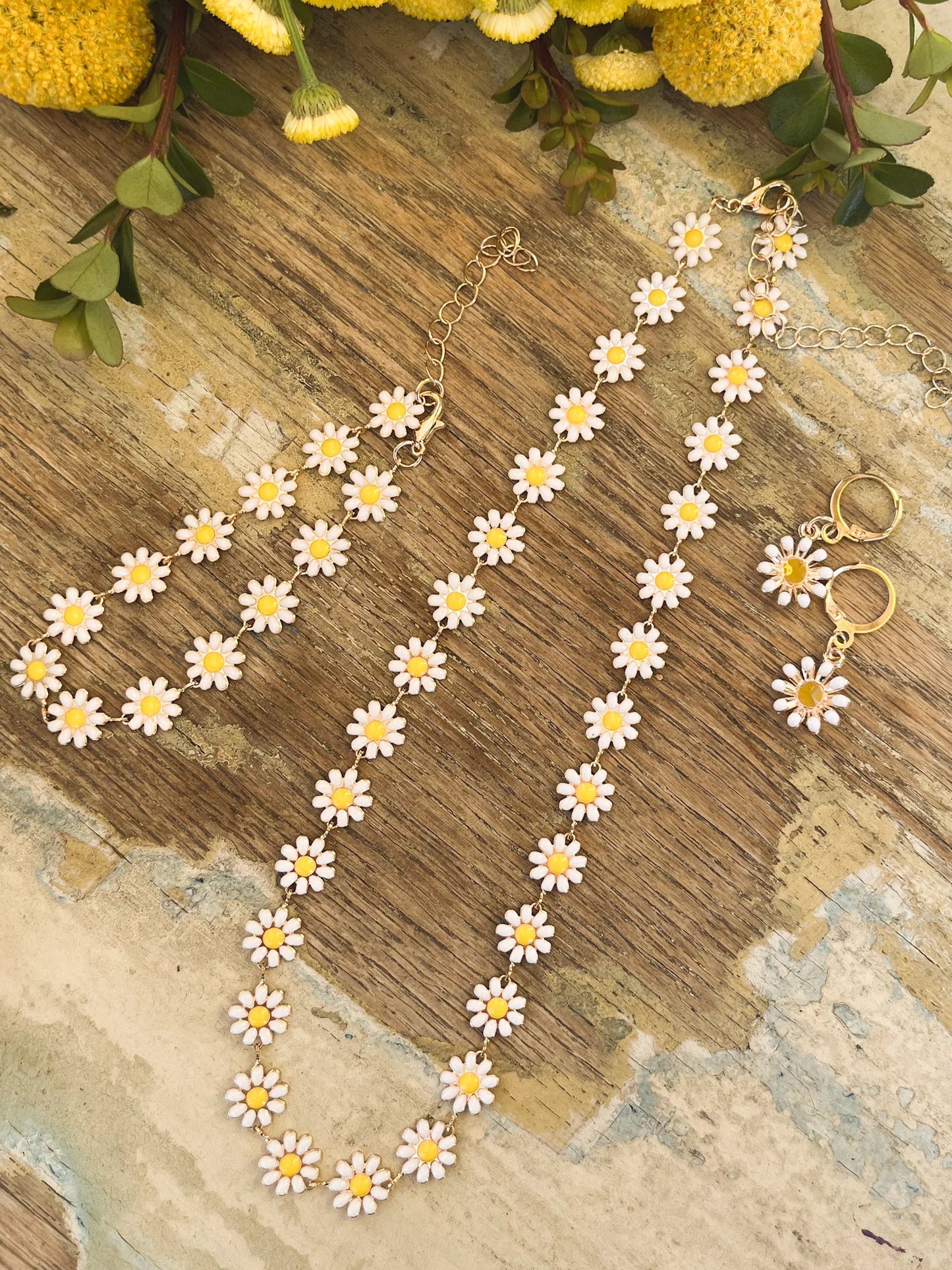 Beautiful Daisy Bracelet, Earrings and Necklace Set