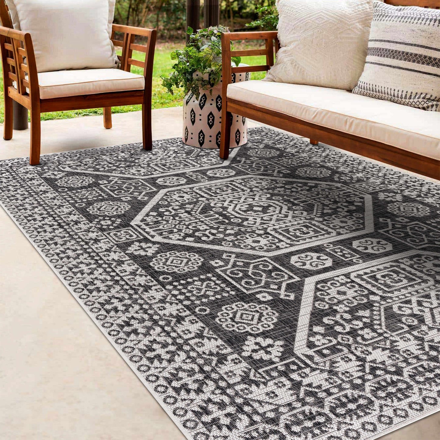 Kingscliff Black&White Outdoor Rug - Clearance