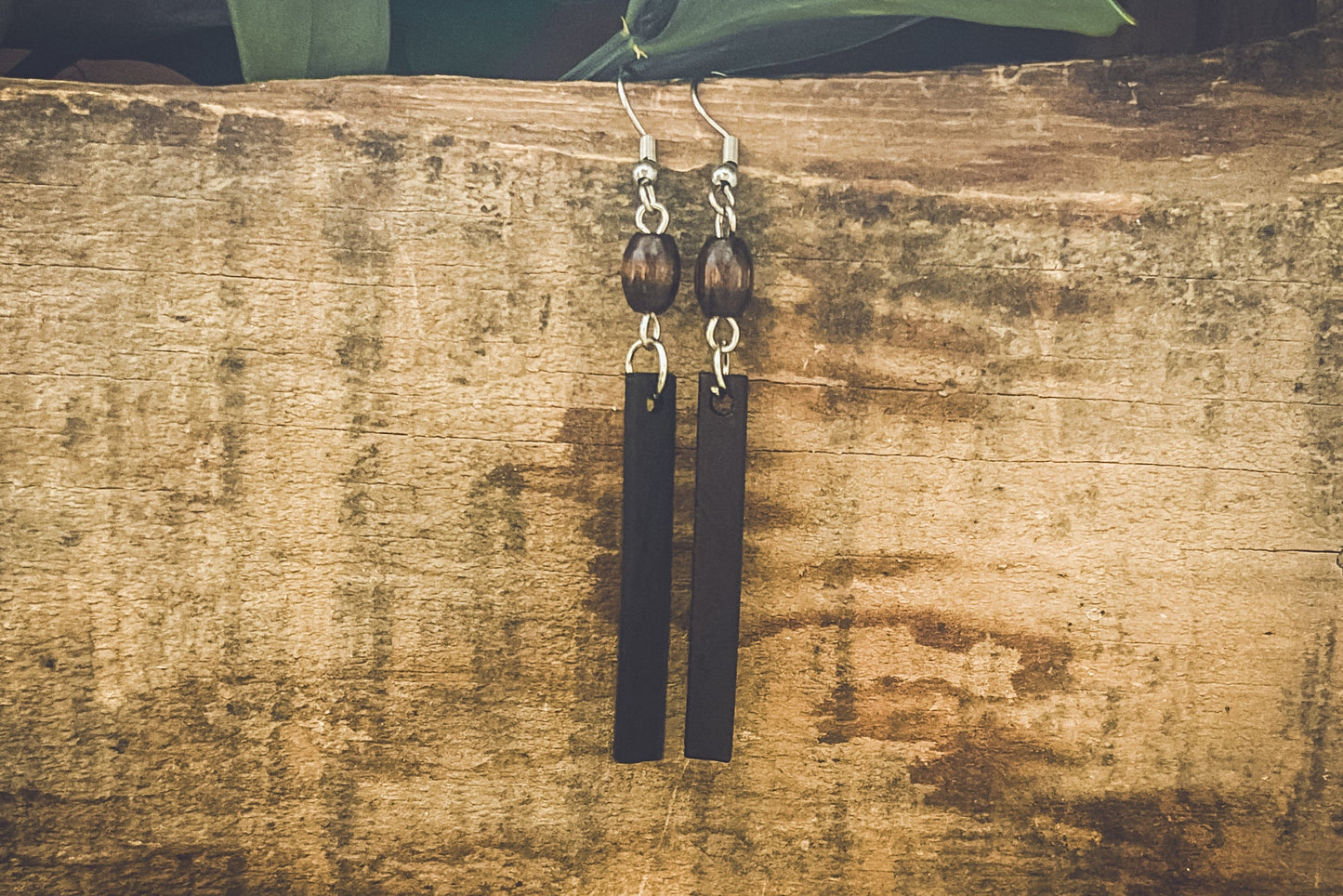 Belles boucles d'oreilles en bois noir